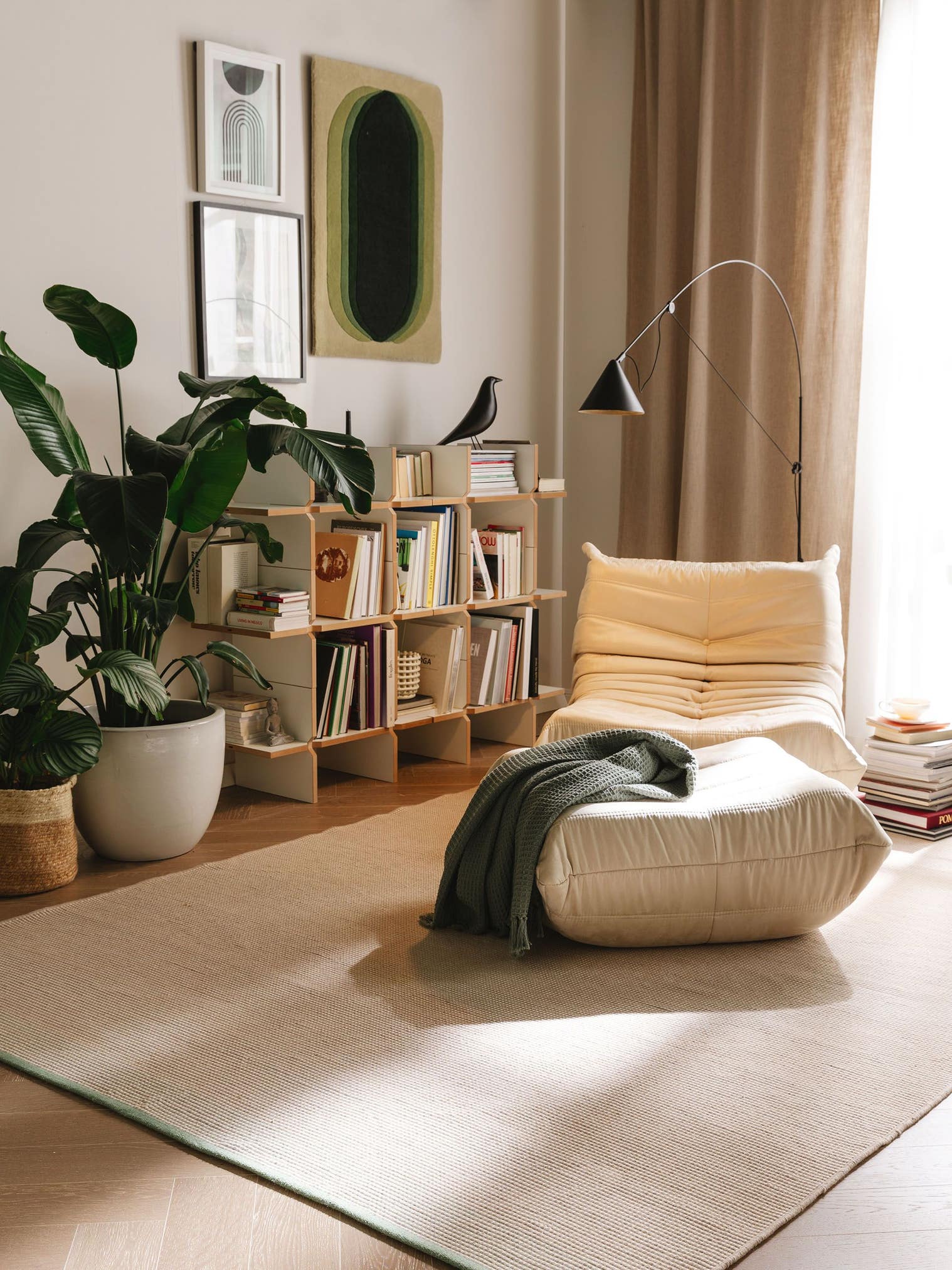 Teppich aus 100% Polyester (recyceltes PET) in Beige mit bis 5 mm hohem Flor von benuta Pure