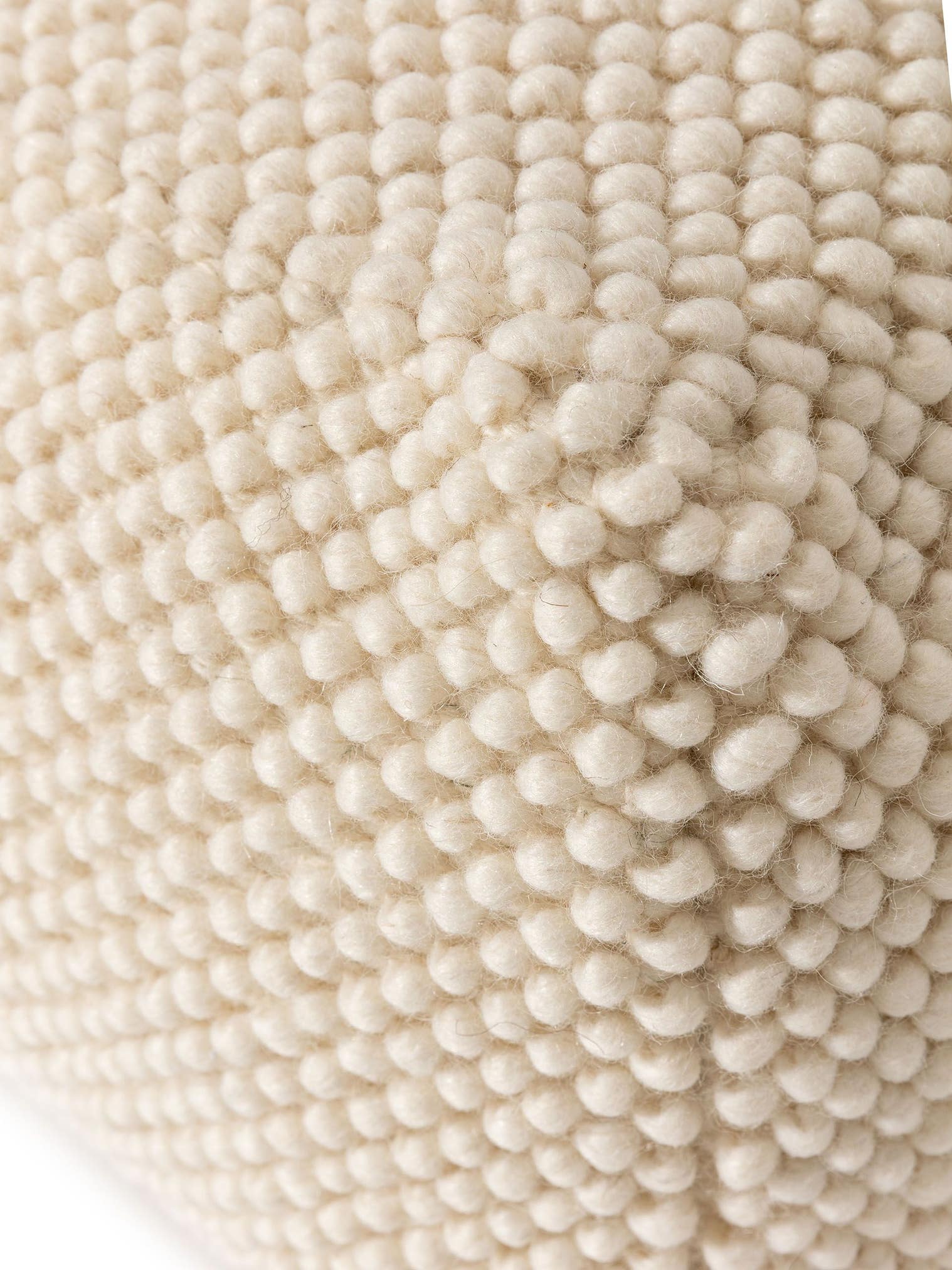 Handgefertigter Woll-Pouf Beads Cream im Design Uni aus 70% Wolle (aus Neuseeland), 30% Polyester von benuta Pure