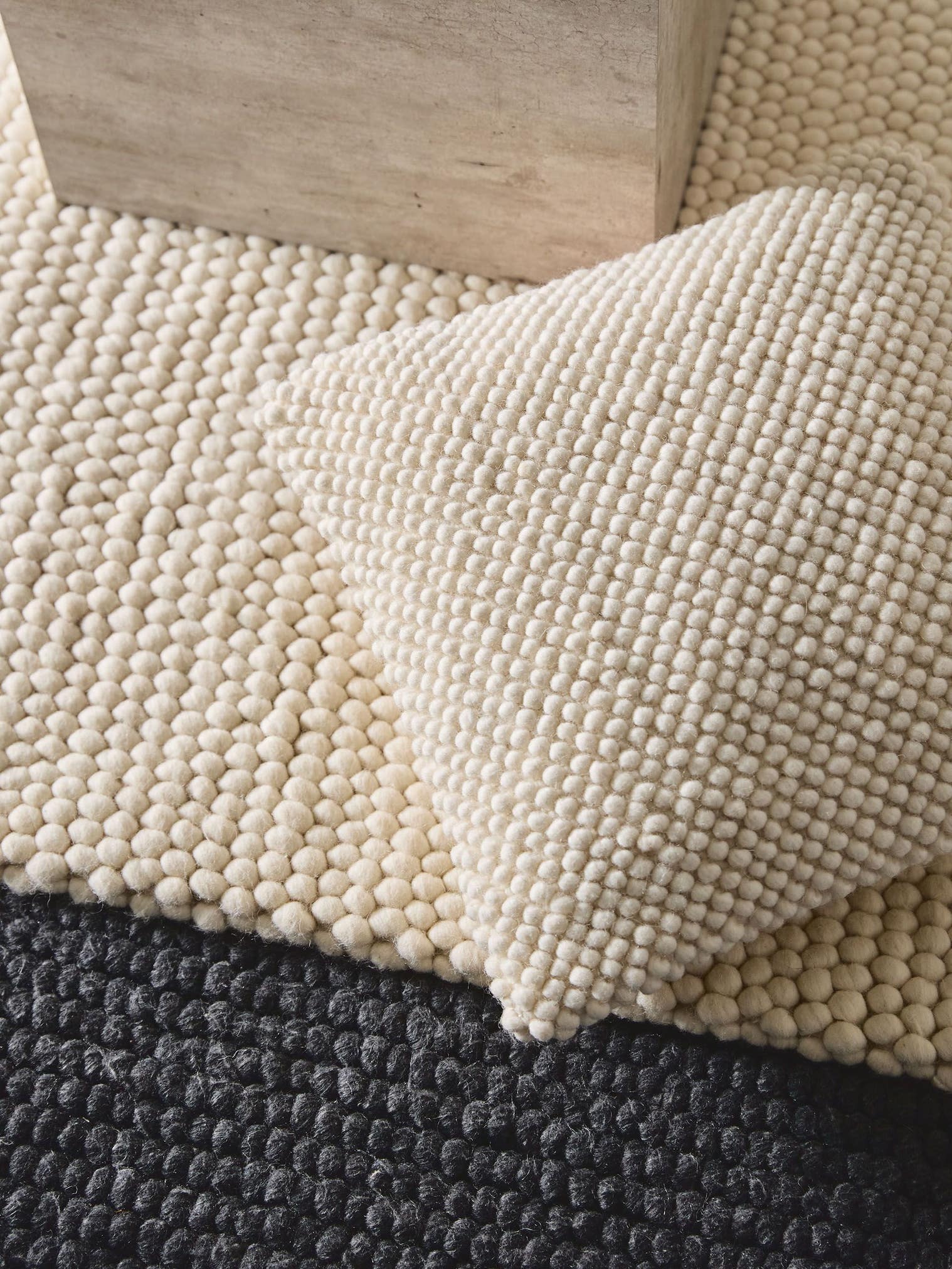 Kissenbezug Beads Cream im Design Uni aus 70% Wolle (aus Neuseeland), 30% Polyester von benuta Pure