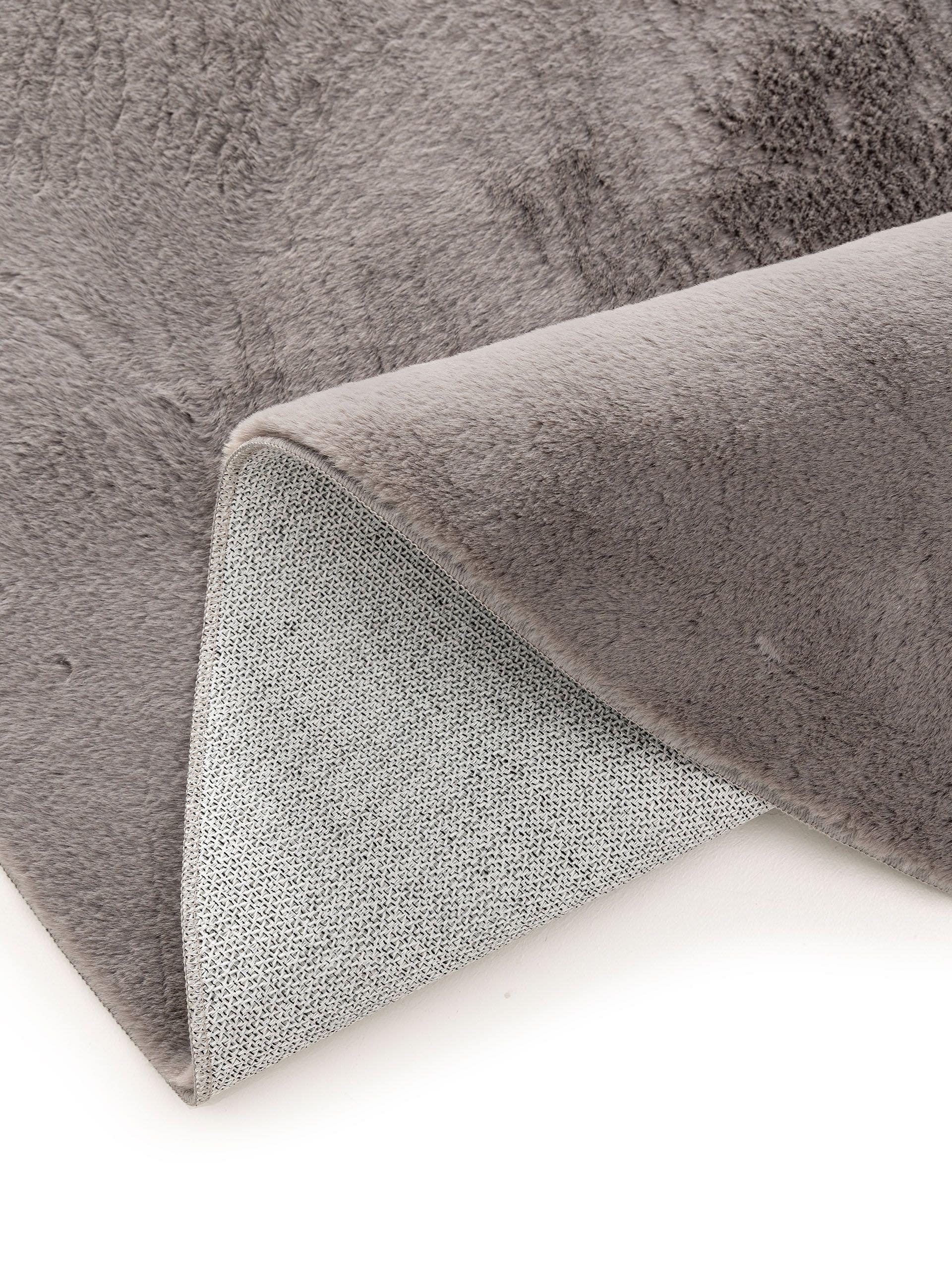Rug made of 100% Polyester in Grey with a 11 - 20 mm high pile by benuta Basic