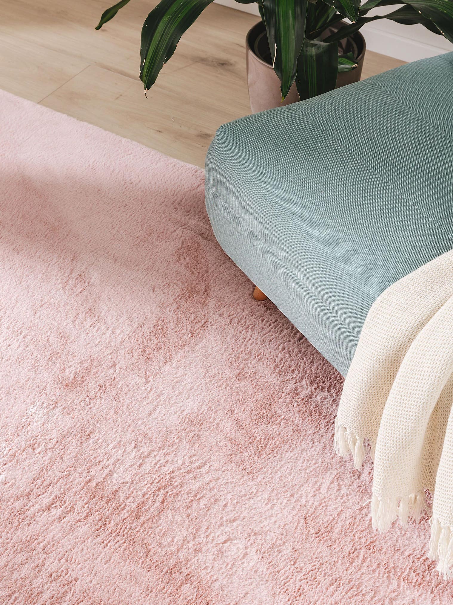 Teppich aus 100% Polyester in Rosa mit 11 bis 20 mm hohem Flor von benuta Basic
