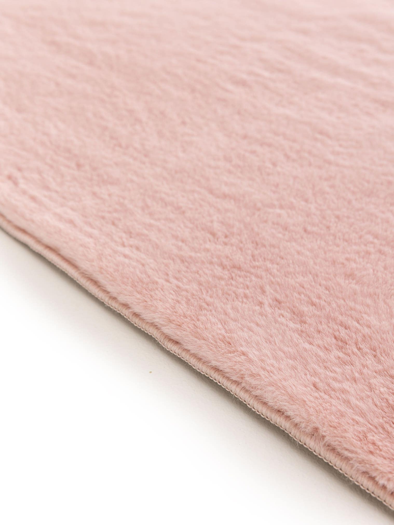 Teppich aus 100% Polyester in Rosa mit 11 bis 20 mm hohem Flor von benuta Basic