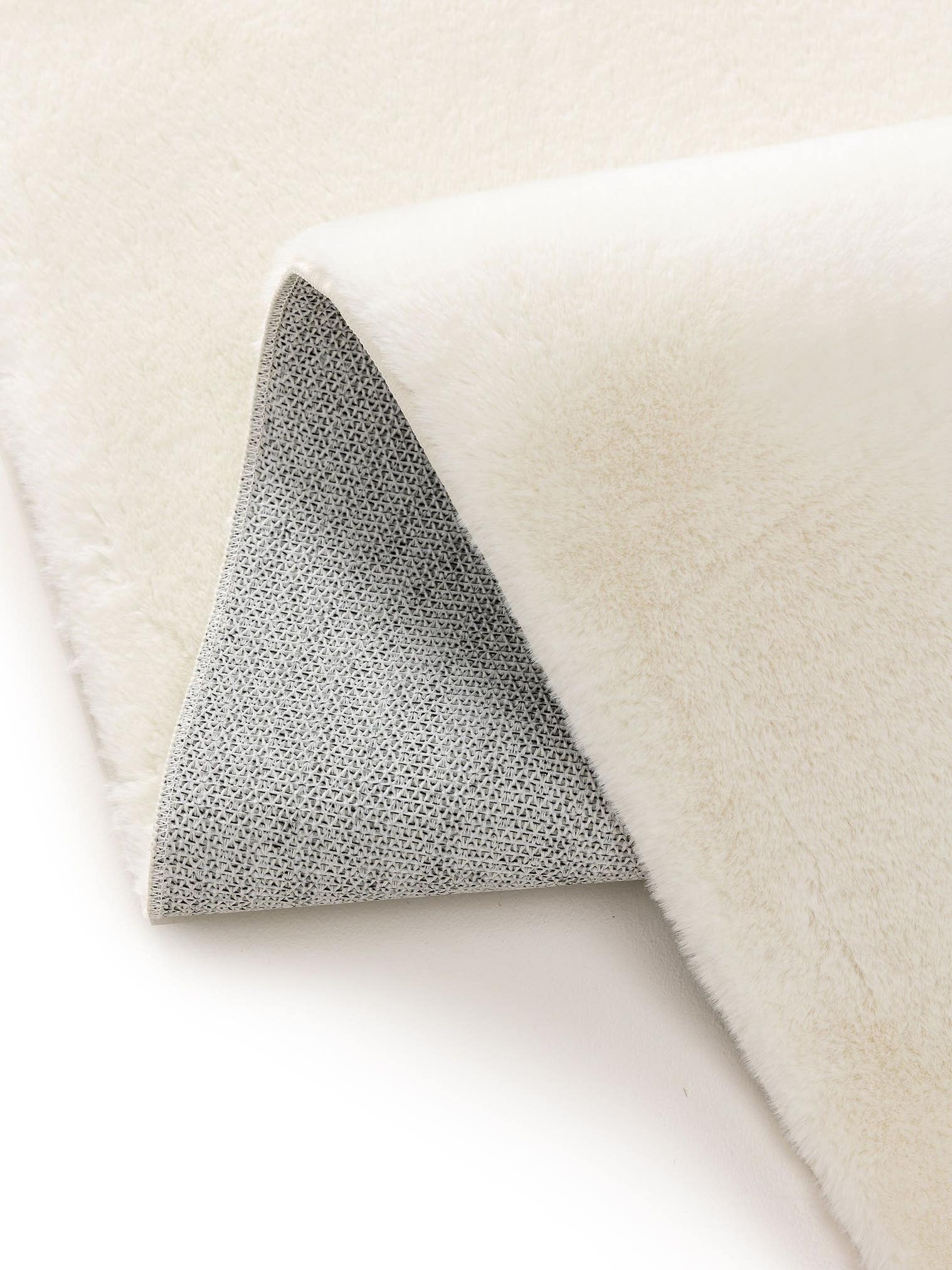Teppich aus 100% Polyester in Beige mit 11 bis 20 mm hohem Flor von benuta Basic