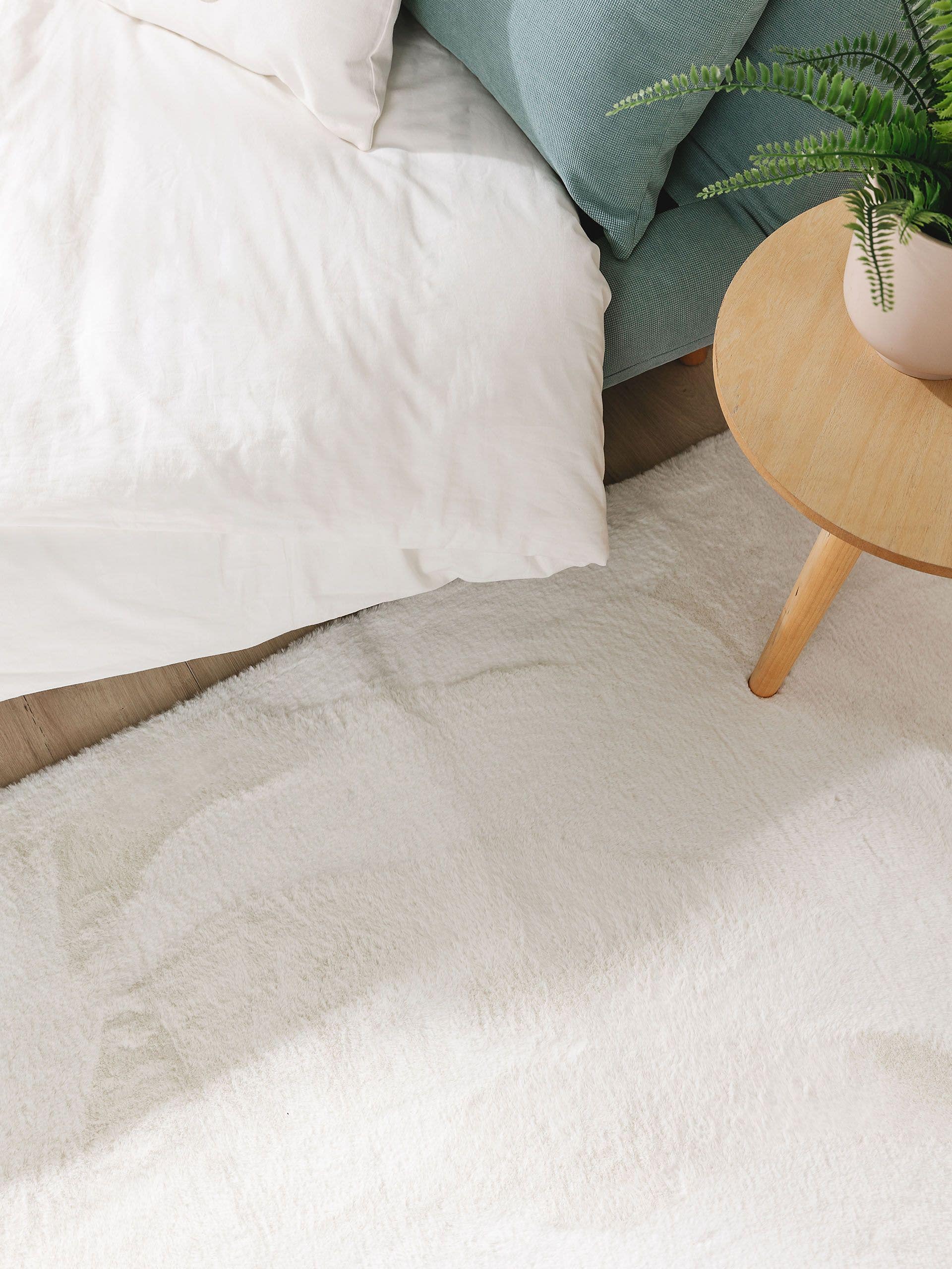 Matta av 100% Polyester i Beige med 11 - 20 mm hög lugg från benuta Basic