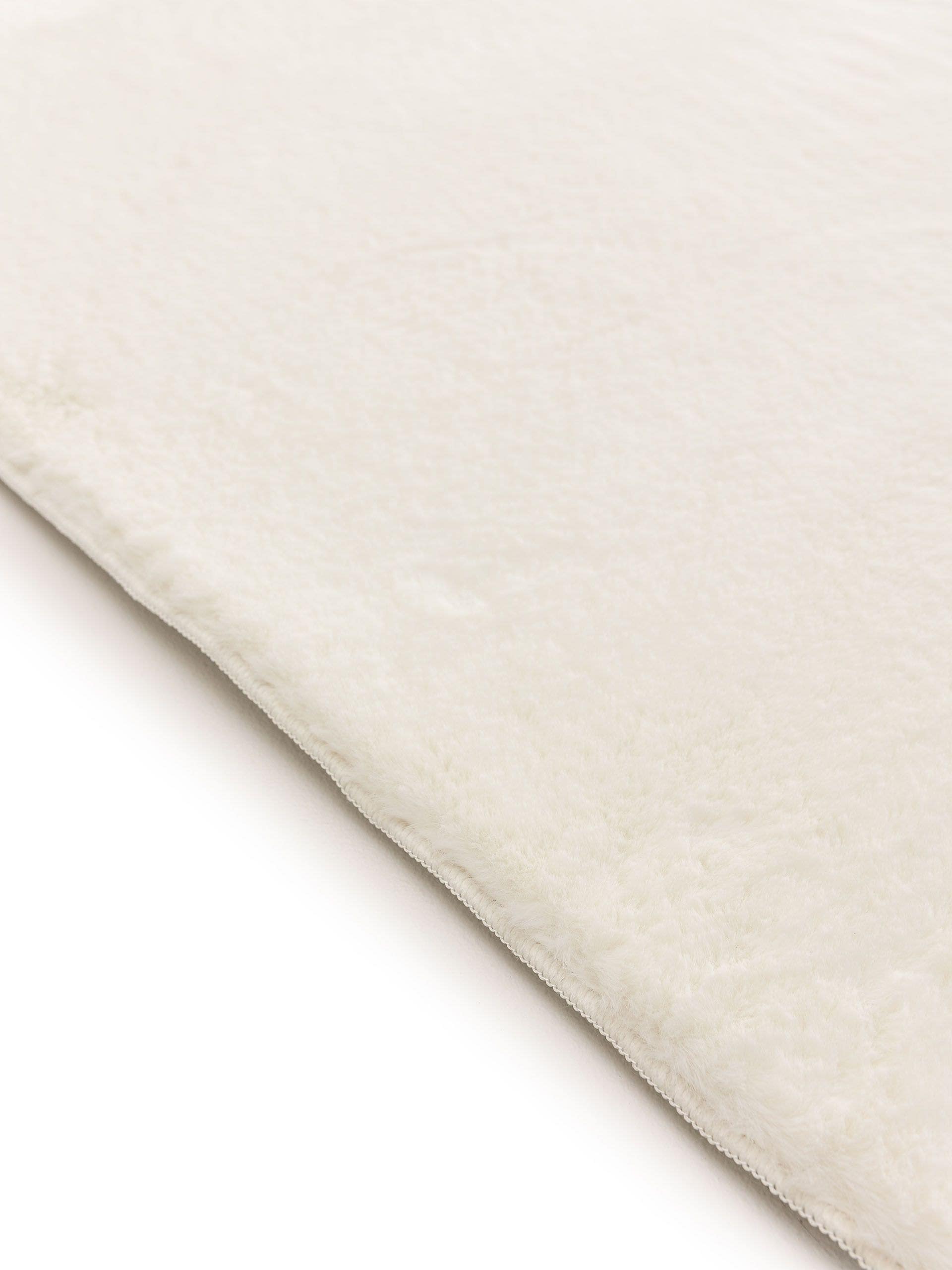 Matta av 100% Polyester i Beige med 11 - 20 mm hög lugg från benuta Basic