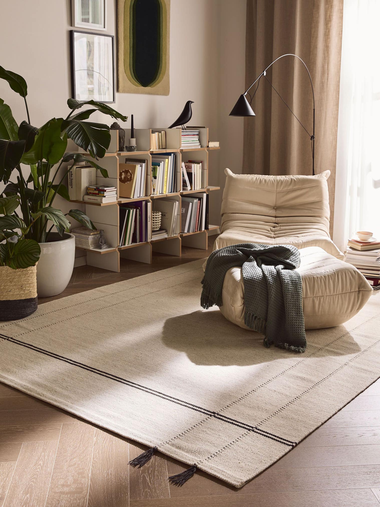 Teppich aus 70% Wolle, 30% Baumwolle in Beige mit bis 5 mm hohem Flor von benuta Pure