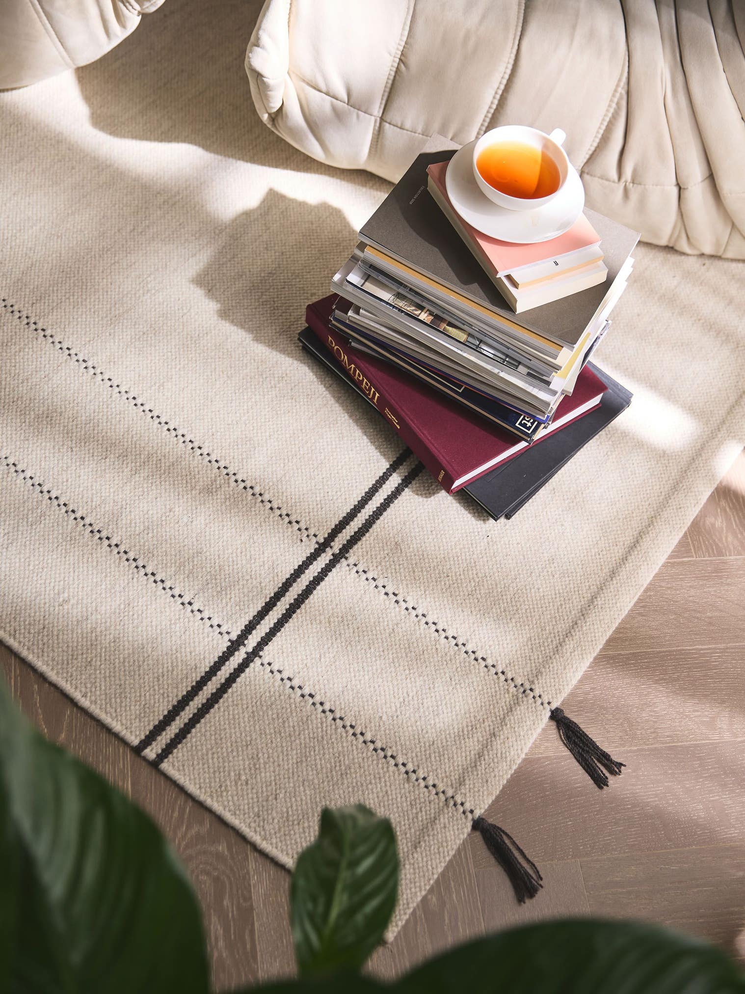 Teppich aus 70% Wolle, 30% Baumwolle in Beige mit bis 5 mm hohem Flor von benuta Pure