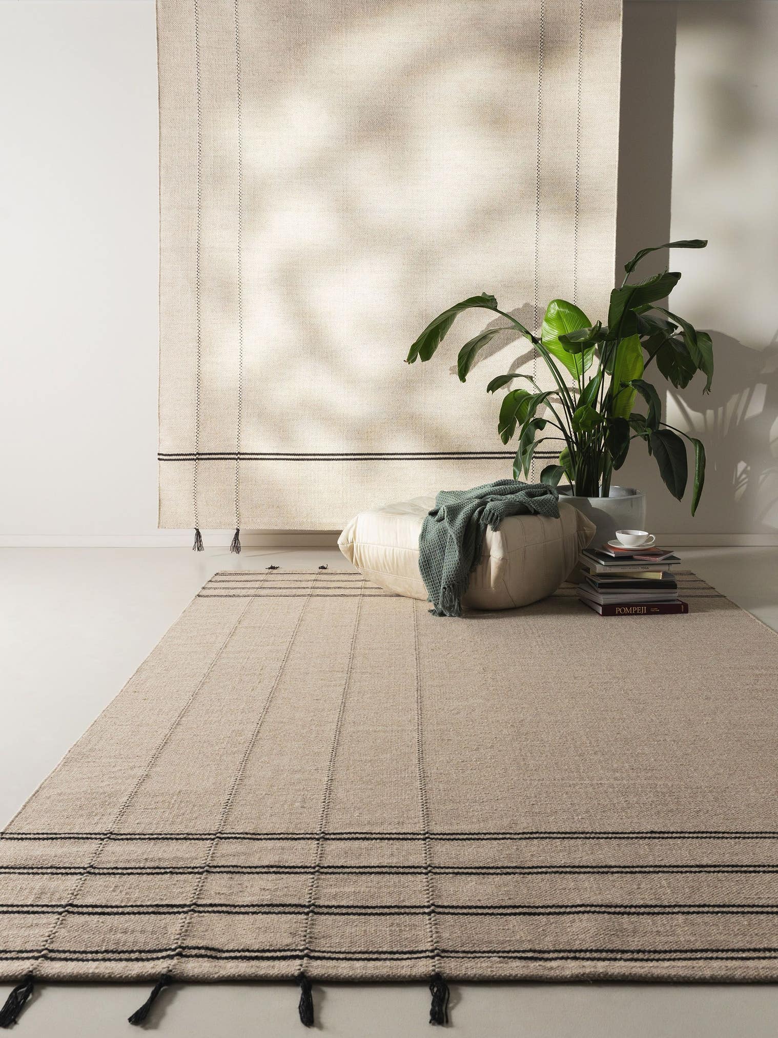 Teppich aus 70% Wolle, 30% Baumwolle in Beige mit bis 5 mm hohem Flor von benuta Pure