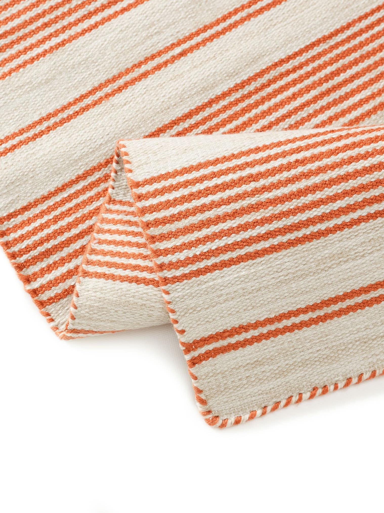 Tæppe af 100% Polyester i Orange med 1- 5 mm høj luv fra benuta Nest