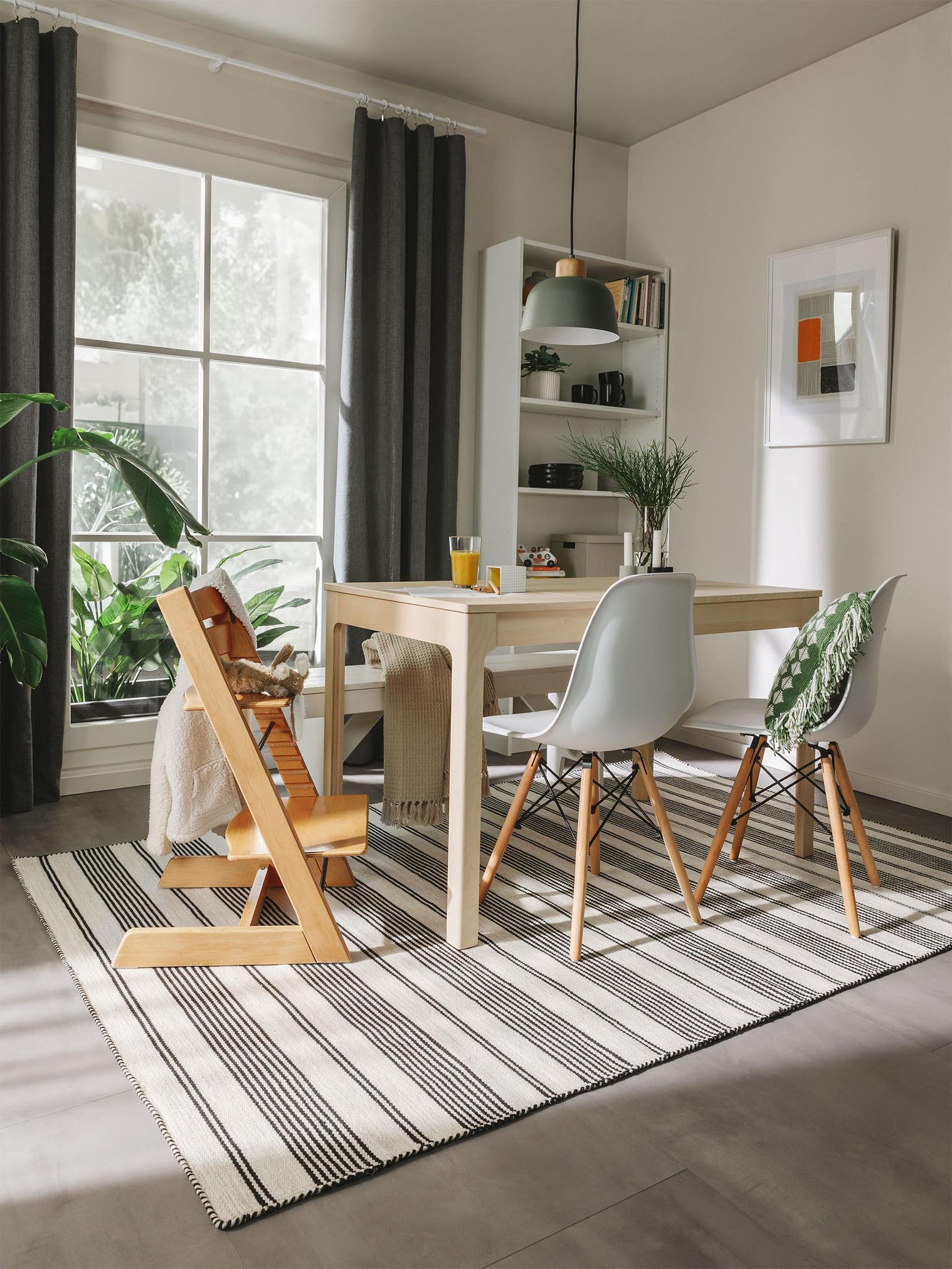 Teppe av 100 % polyester (resirkulert PET) i Svart med opptil 5 mm høy lugg fra benuta Nest