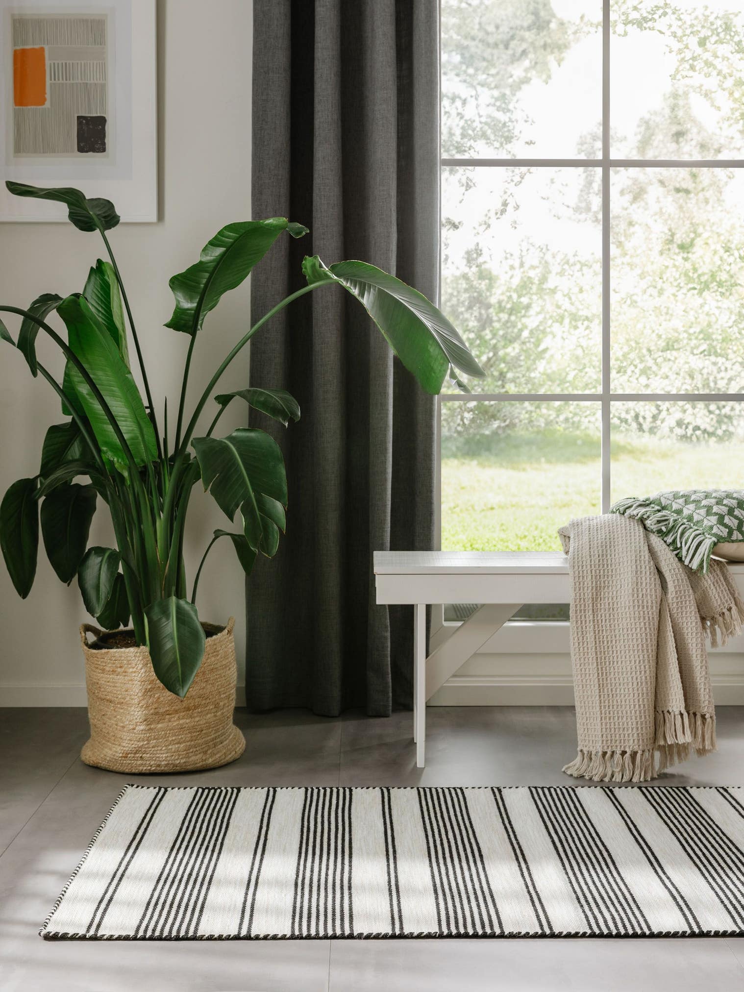 Matta av 100% Polyester i Svart med 1- 5 mm hög lugg från benuta Nest