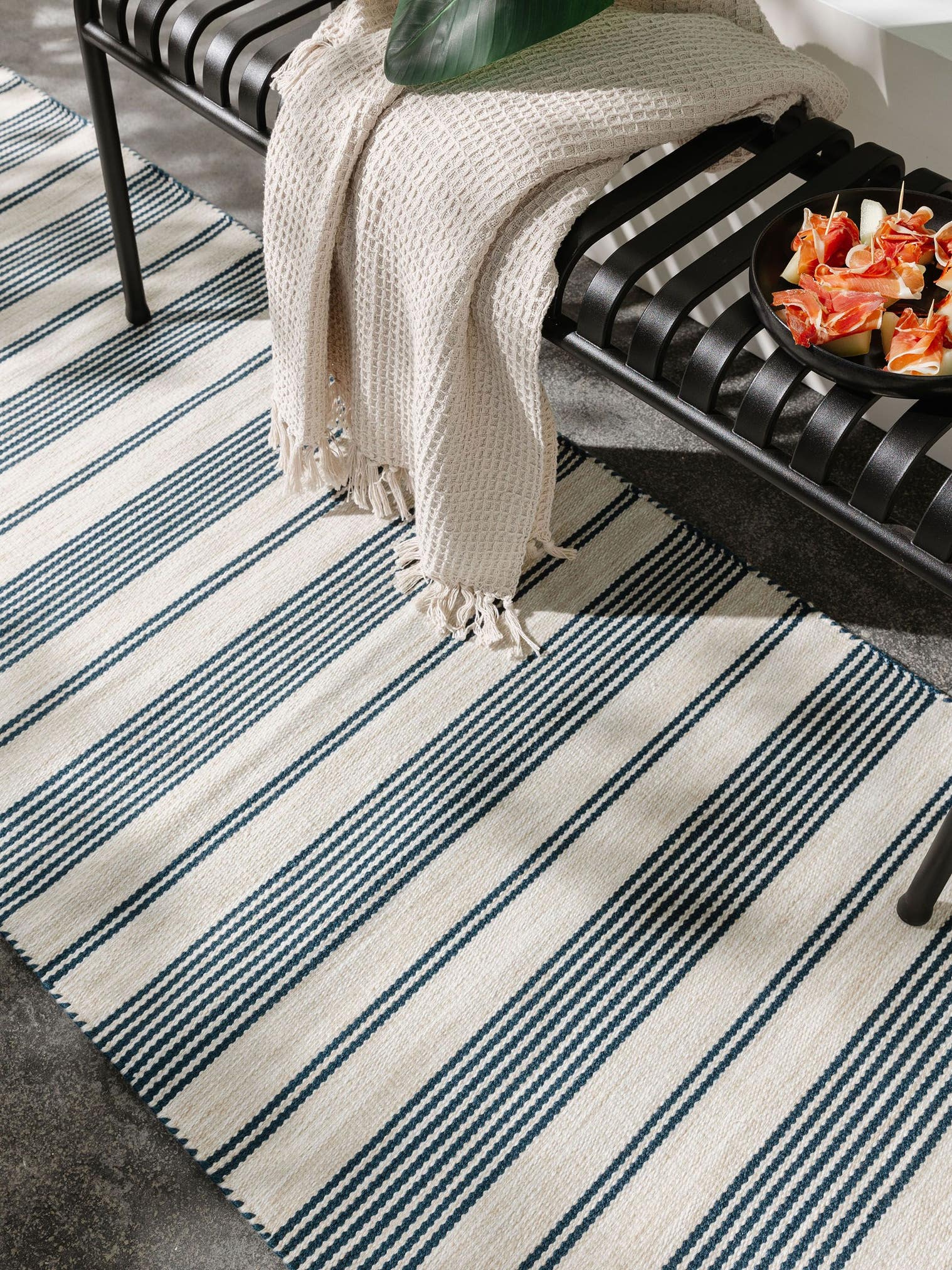 Rug made of 100% Polyester (recycled PET) in Blue with a 1- 5 mm high pile by benuta Nest