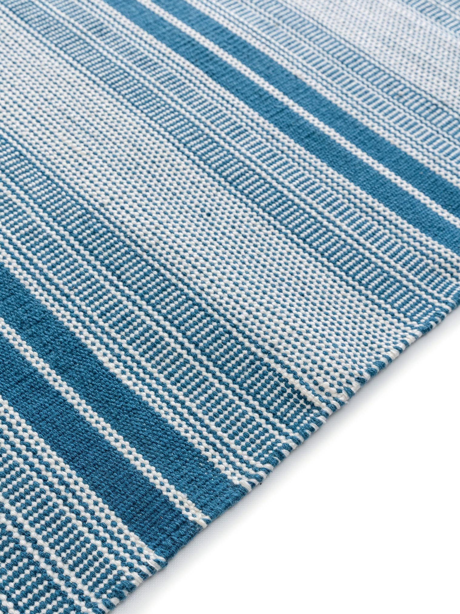 Rug made of 100% Polyester (recycled PET) in Turquoise with a 1- 5 mm high pile by benuta Nest