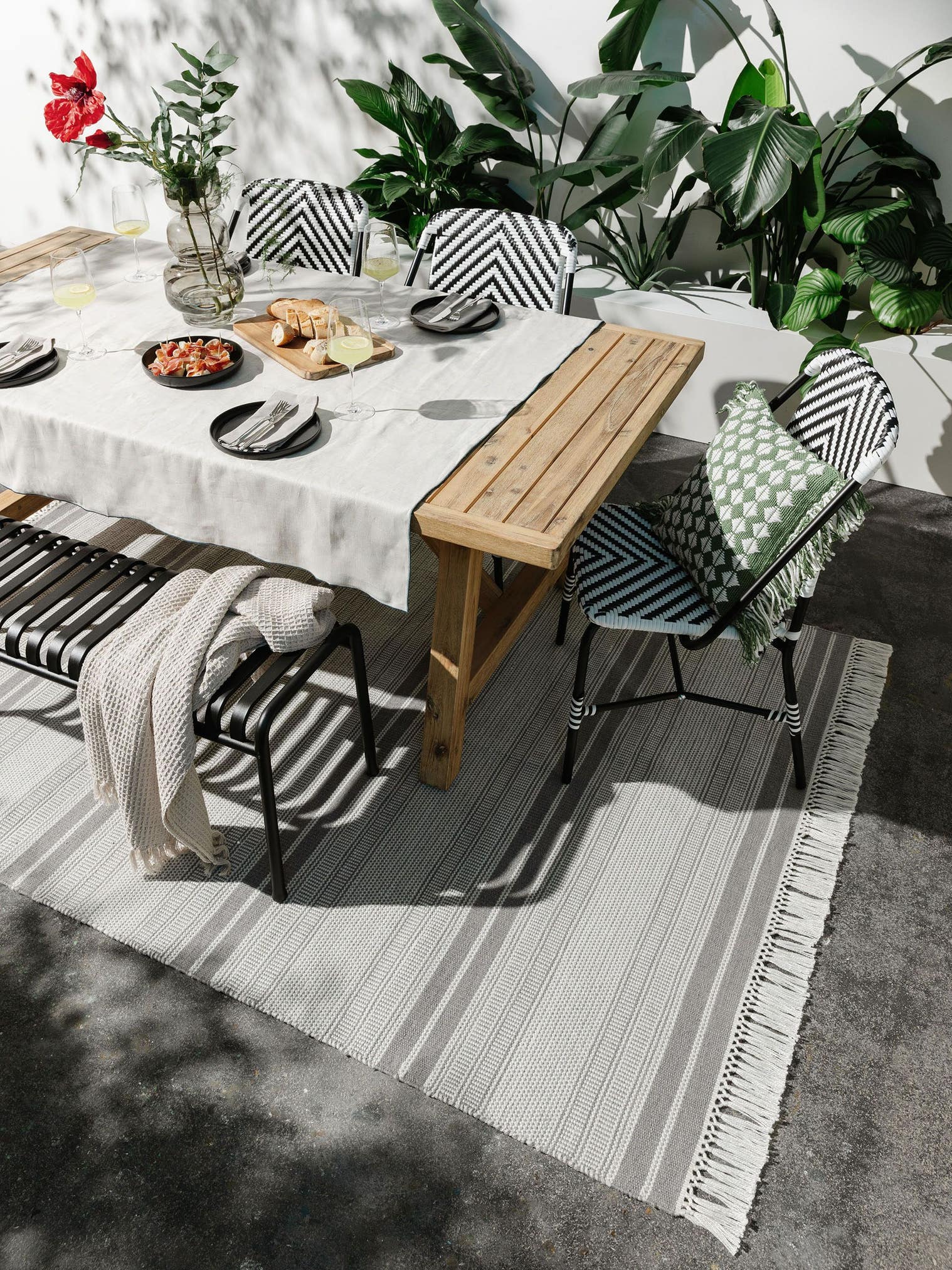 Rug made of 100% Polyester (recycled PET) in Grey with a 1- 5 mm high pile by benuta Nest