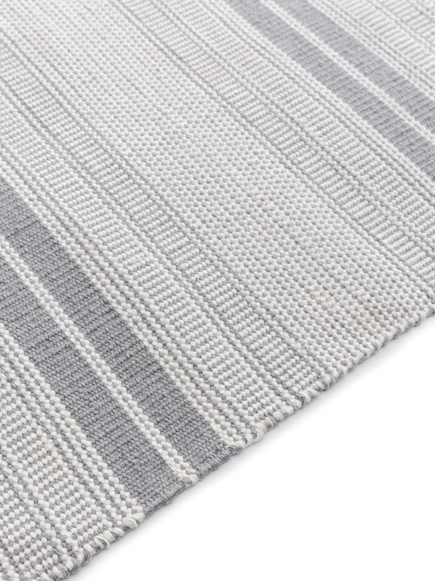Tæppe af 100% Polyester i Grå med 1- 5 mm høj luv fra benuta Nest