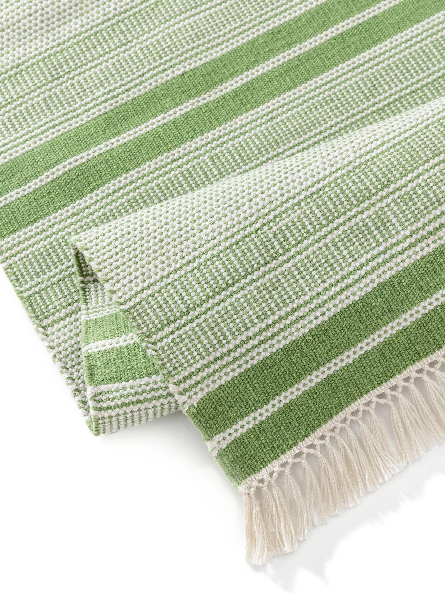 Tæppe af 100% Polyester i Grøn med 1- 5 mm høj luv fra benuta Nest