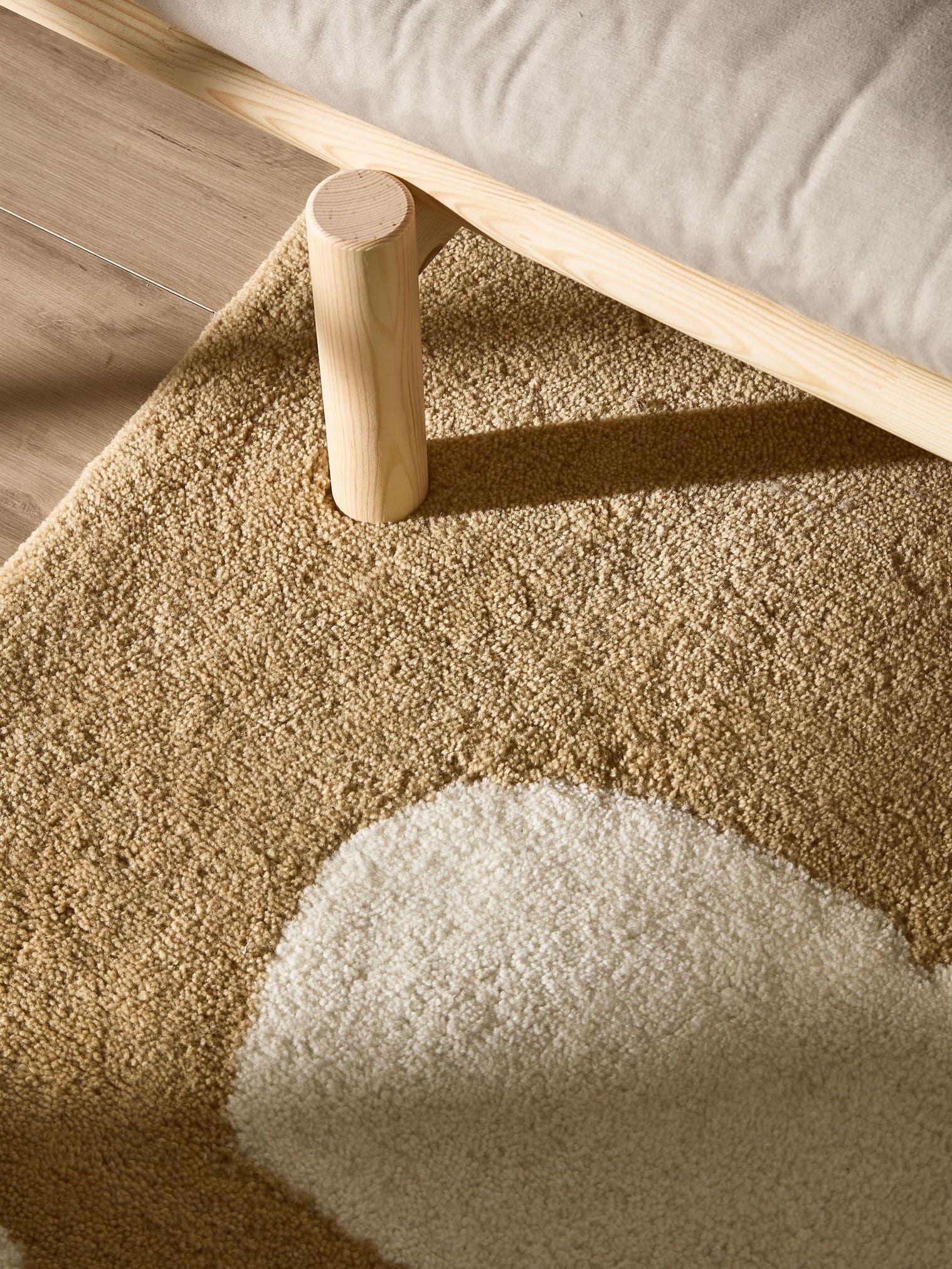 Teppich aus 100% Wolle (aus Neuseeland) in Beige mit 6 bis 10 mm hohem Flor von Lytte