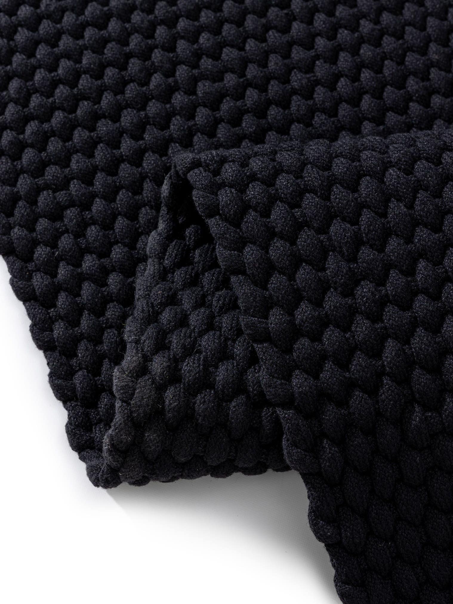Rug made of 100% Polyester (recycled PET) in Black with a 6 - 10 mm high pile by benuta Finest