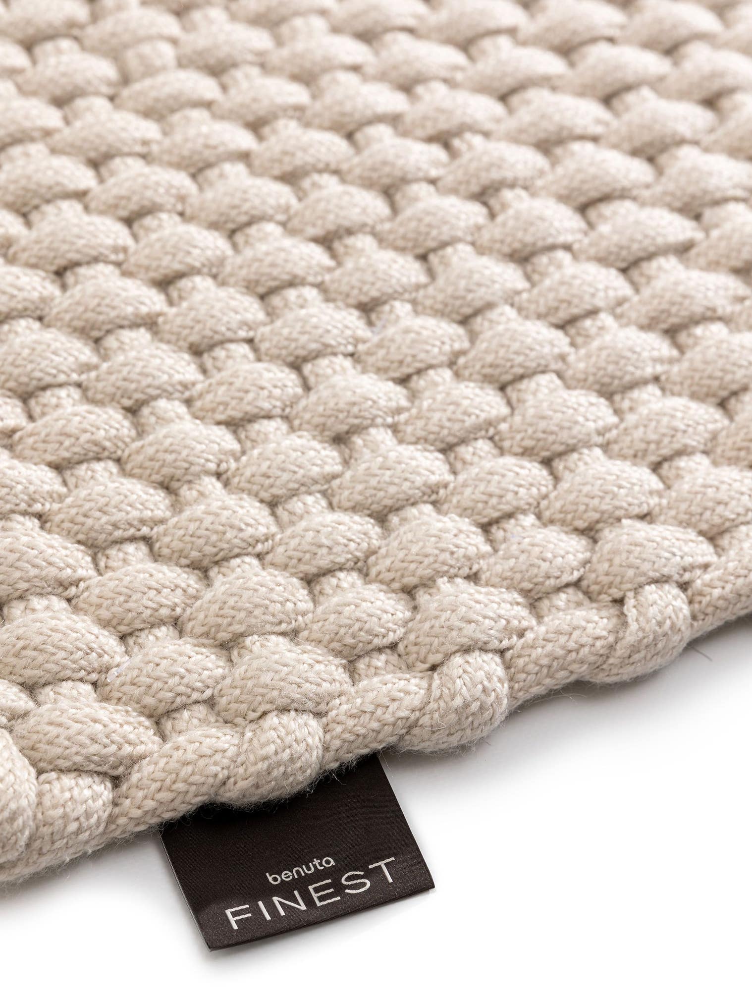 Matto 100 % polyesteriä (kierrätetty PET)a värissä Beige 6-10 mm korkealla nukalla merkiltä benuta Finest