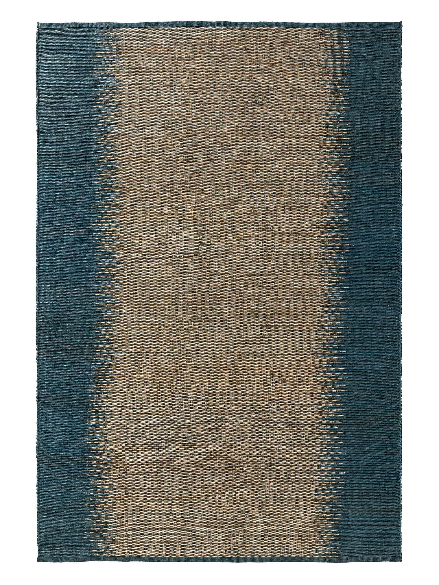 Teppich aus 79% Jute, 21% Baumwolle in Blau mit bis 5 mm hohem Flor von benuta Pure