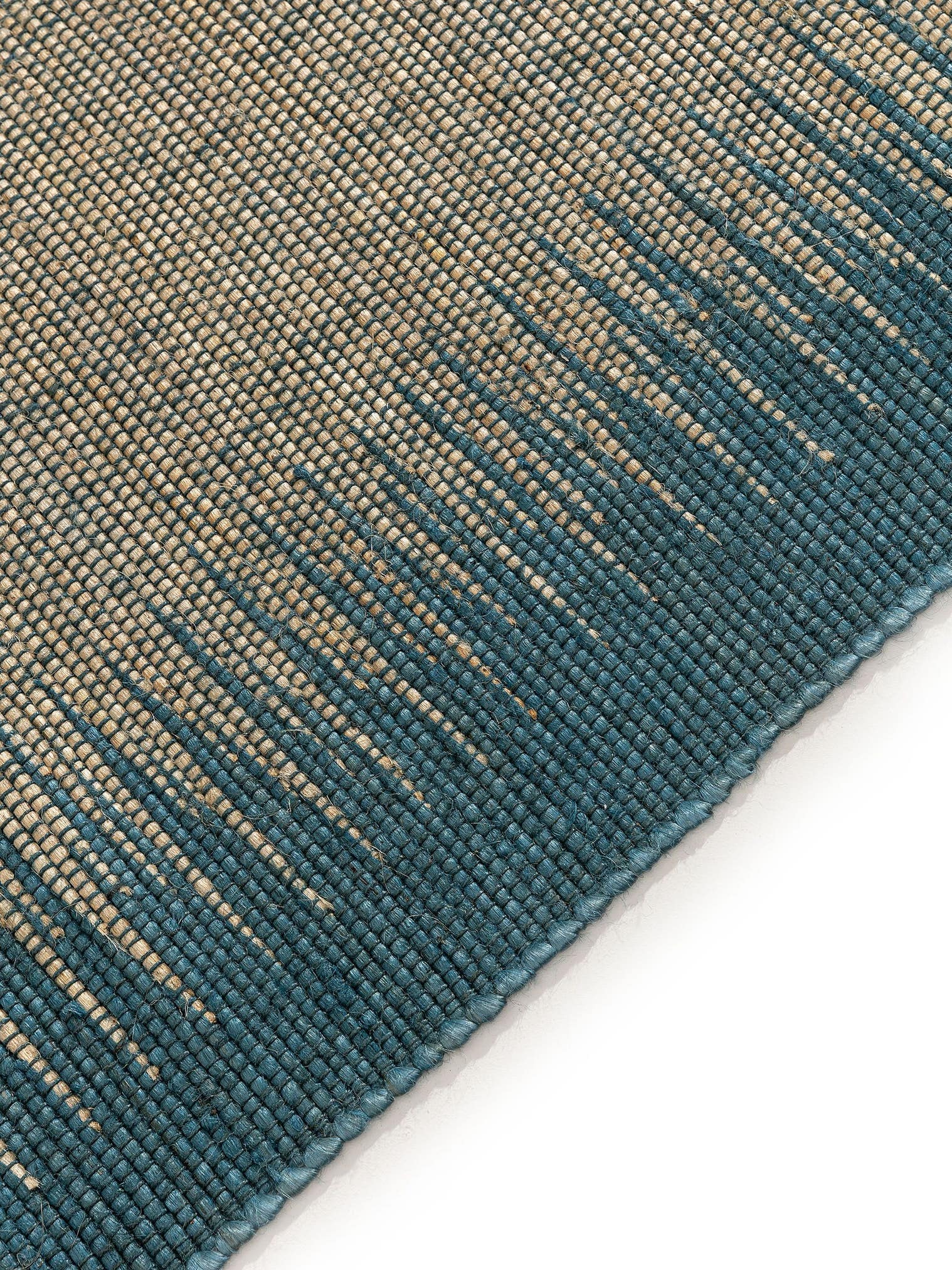 Teppich aus 79% Jute, 21% Baumwolle in Blau mit bis 5 mm hohem Flor von benuta Pure