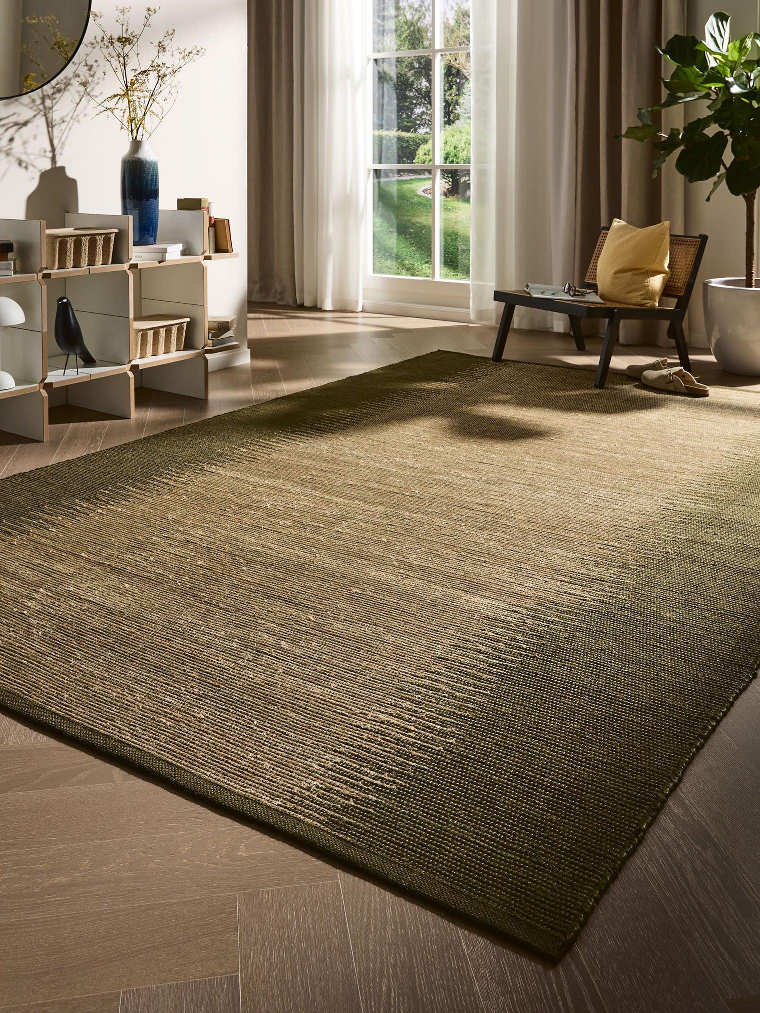 Teppich aus 79% Jute, 21% Baumwolle in Grün mit bis 5 mm hohem Flor von benuta Pure