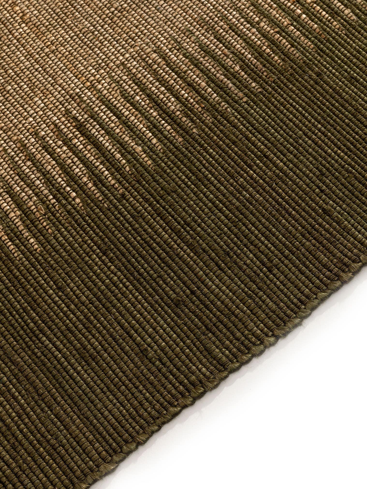 Teppich aus 79% Jute, 21% Baumwolle in Grün mit bis 5 mm hohem Flor von benuta Pure