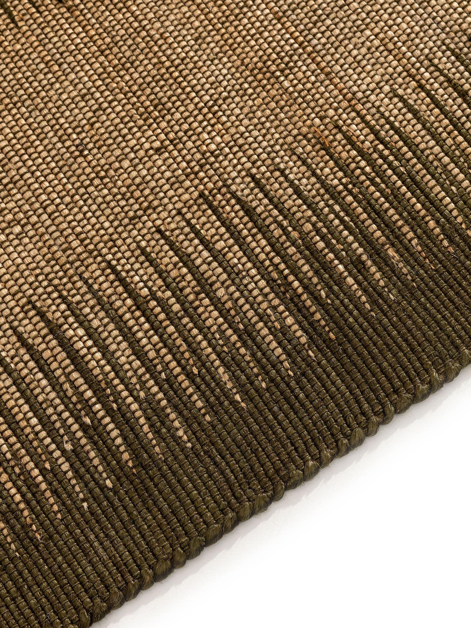 Teppich aus 79% Polyester, 20% Baumwolle, 1% Latex in Grün mit bis 5 mm hohem Flor von benuta Pure