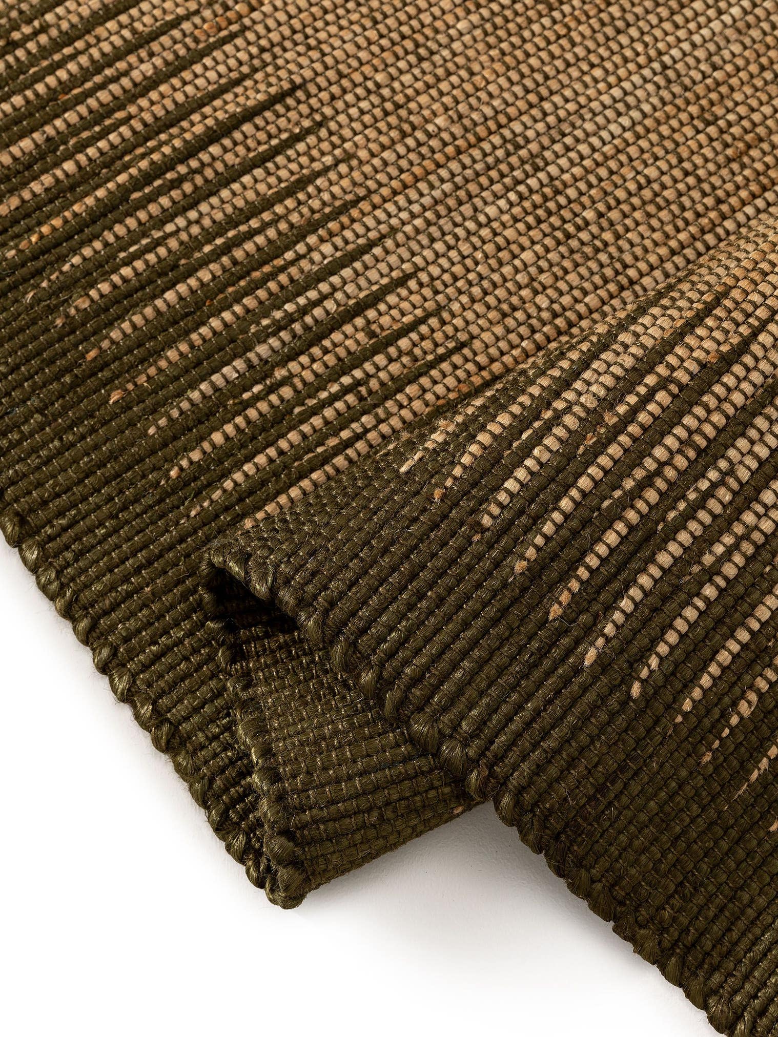 Teppich aus 79% Polyester, 20% Baumwolle, 1% Latex in Grün mit bis 5 mm hohem Flor von benuta Pure