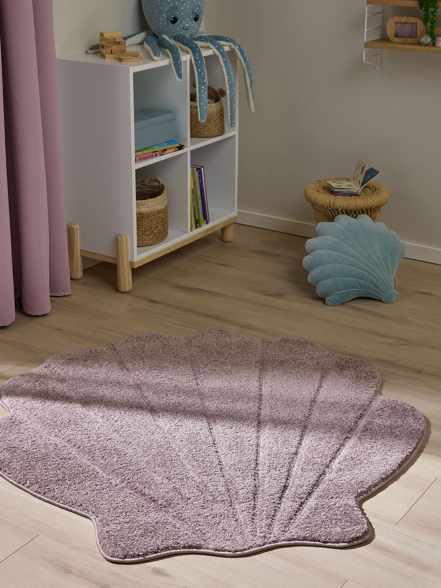 Matta av 100% Polypropylen i Rosa med 11 - 20 mm hög lugg från Lytte
