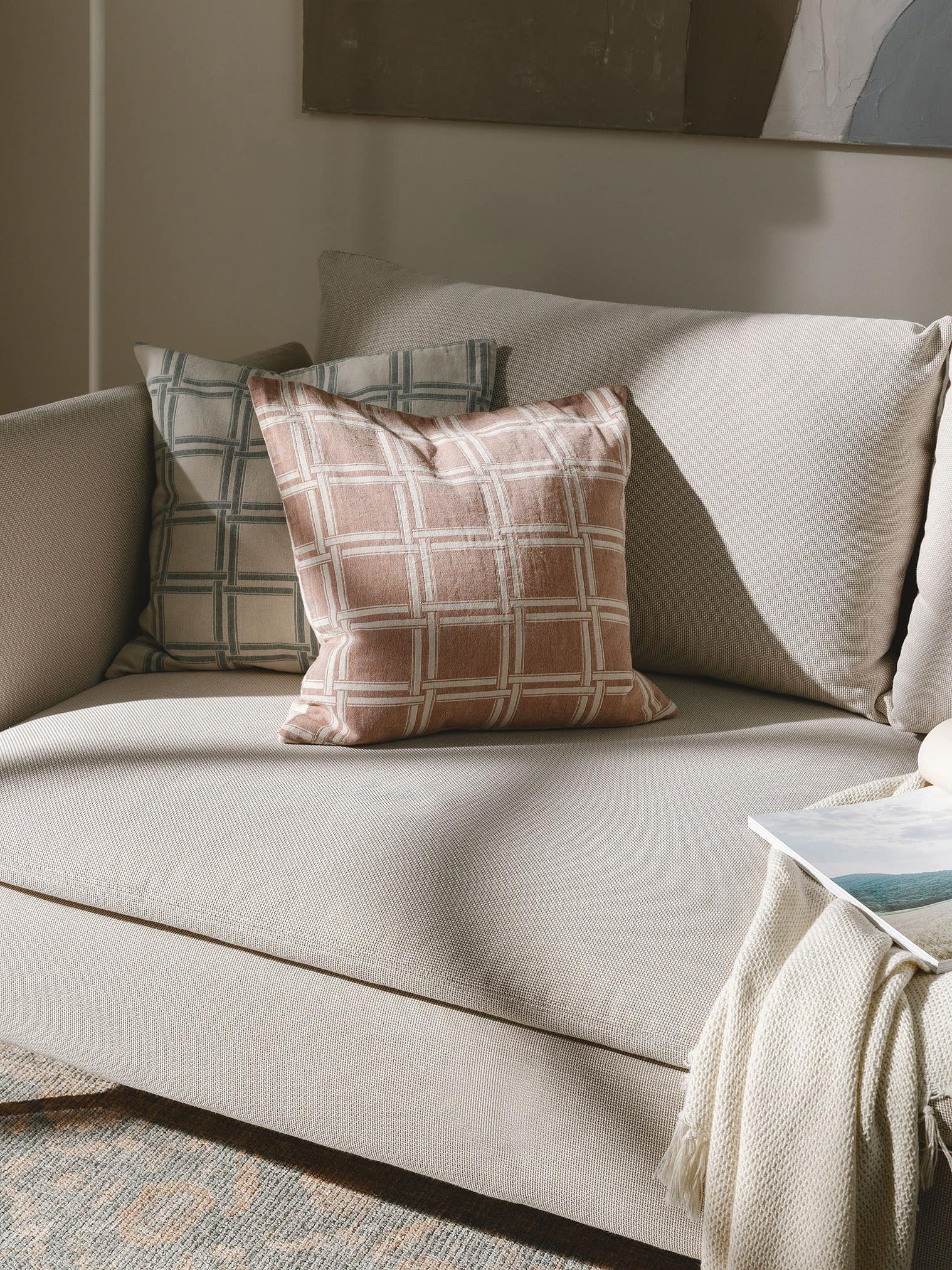 Kissenbezug Dario Cream/Grün im Design Geometrisch aus 100% Baumwolle von benuta Nest