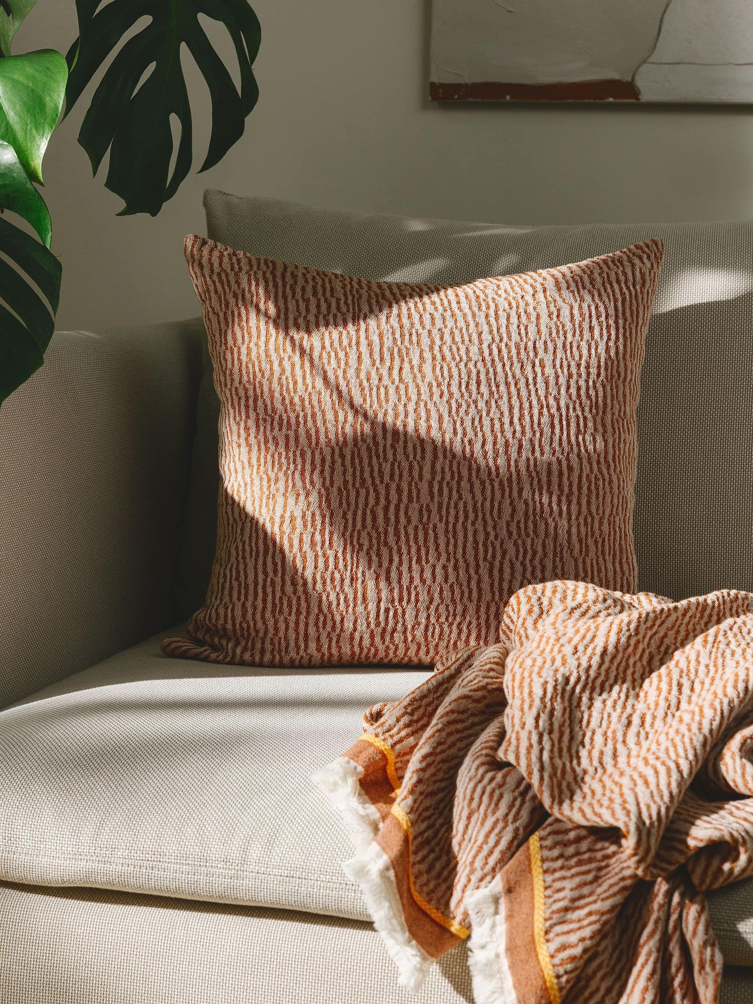 Kissenbezug Joao Rot im Design Abstrakt aus 100% Baumwolle von benuta Nest