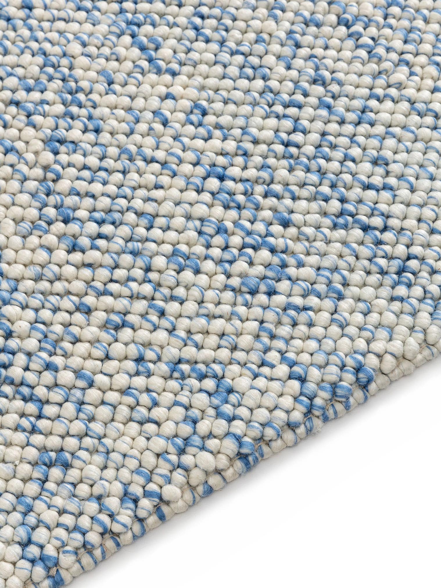 Rug made of 70% Wool, 30% Polyester in Blue with a 11 - 20 mm high pile by Lytte