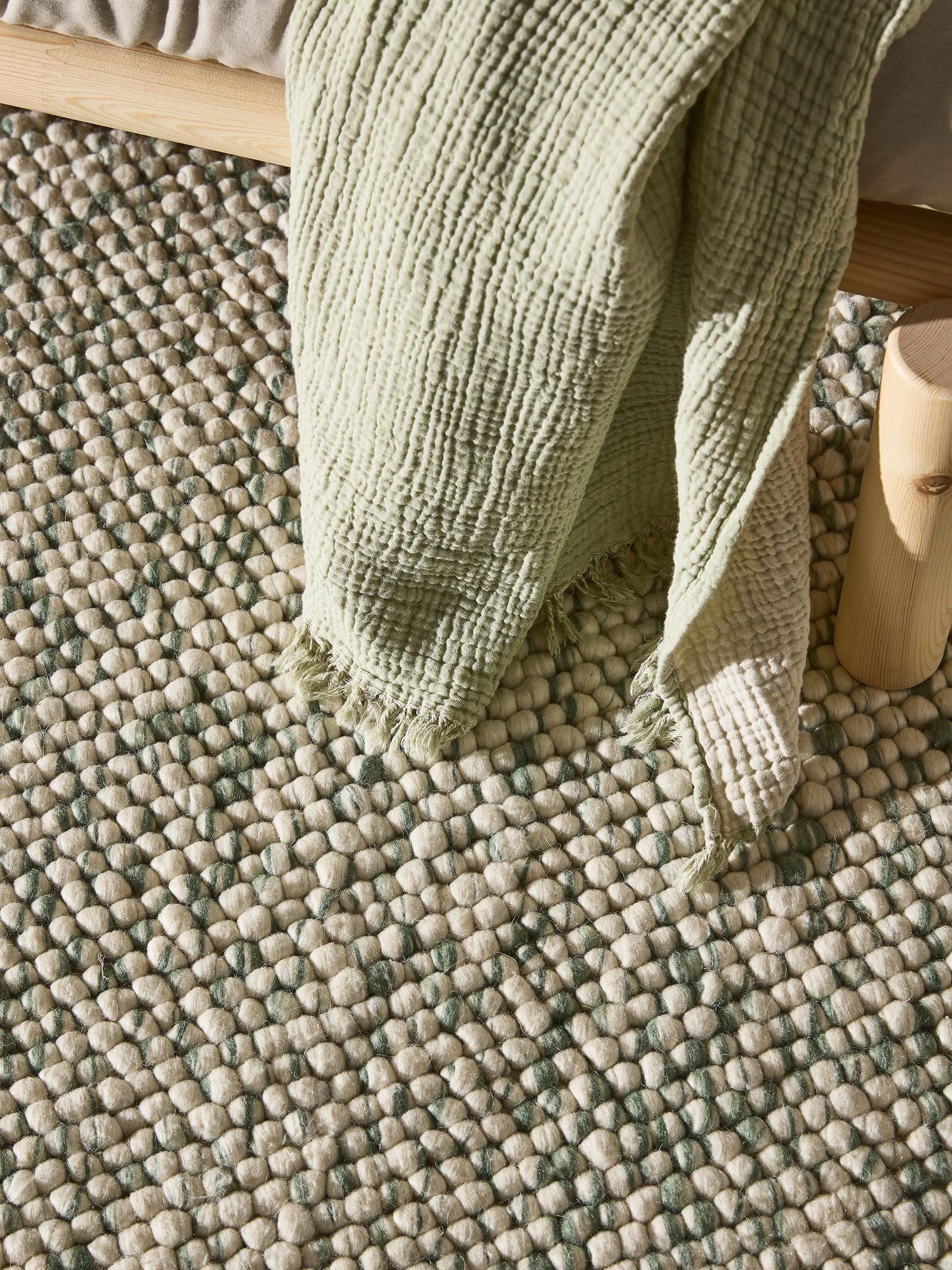 Rug made of 70% Wool, 30% Polyester in Green with a 11 - 20 mm high pile by Lytte