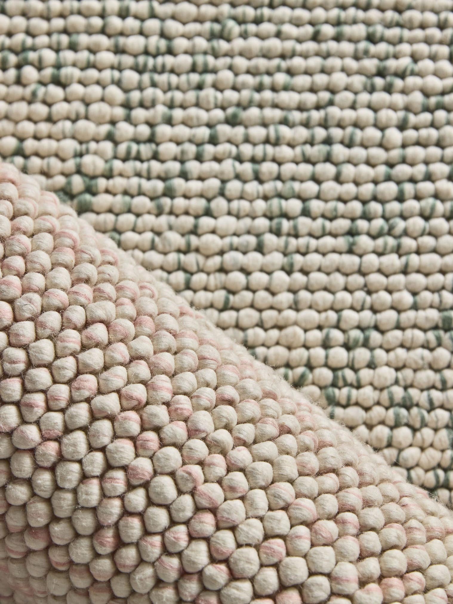 Rug made of 70% Wool, 30% Polyester in Green with a 11 - 20 mm high pile by Lytte