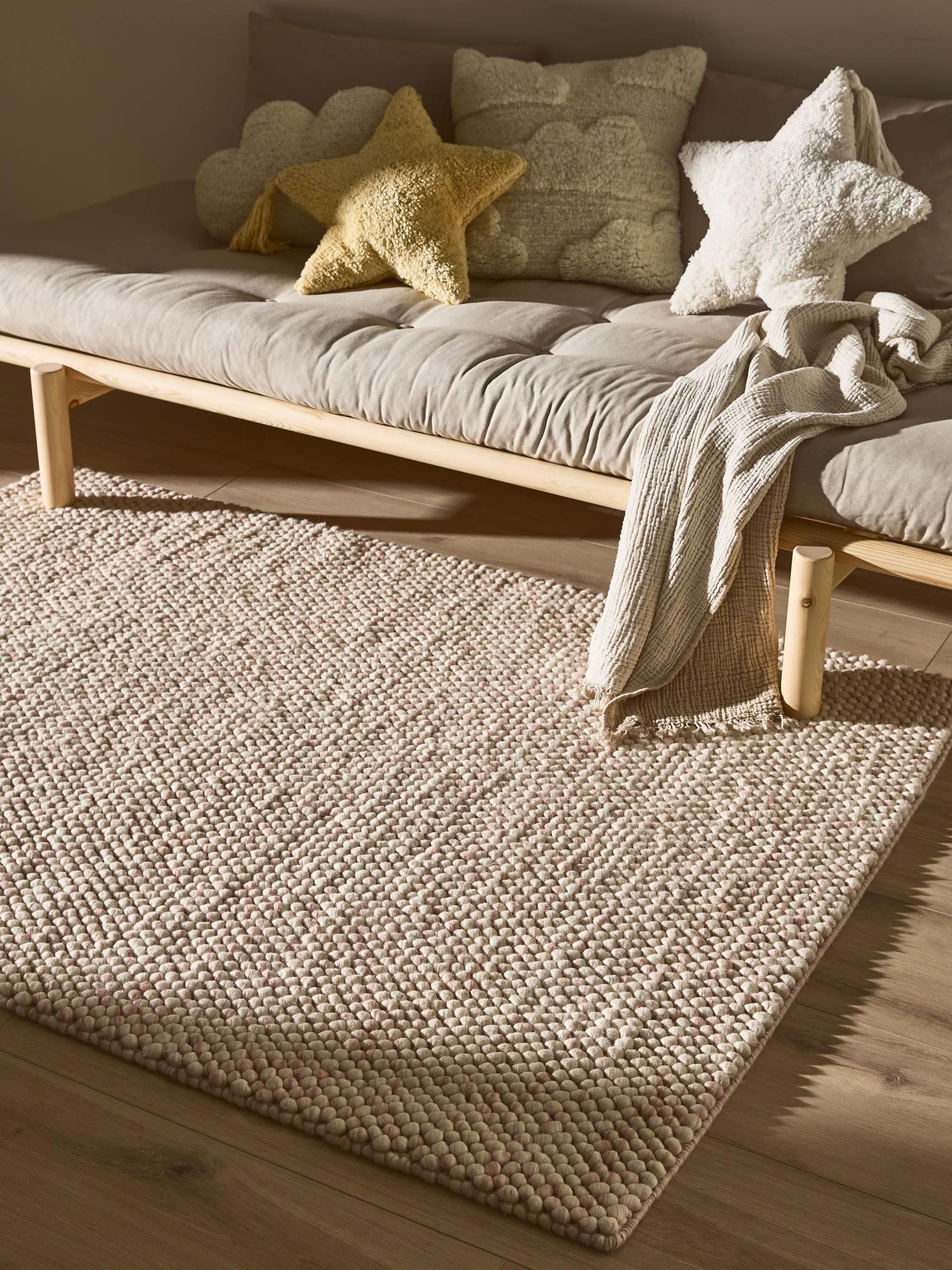 Rug made of 70% Wool, 30% Polyester in Pink with a 11 - 20 mm high pile by Lytte