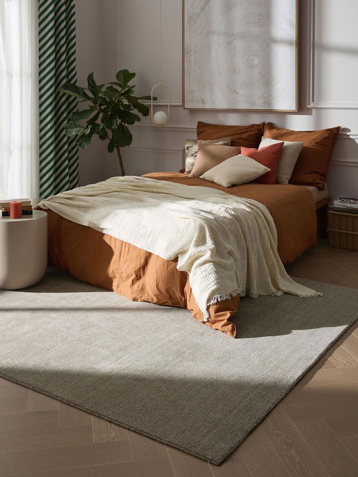 Teppich aus 100% Wolle in Grau mit 11 bis 20 mm hohem Flor von benuta Pure