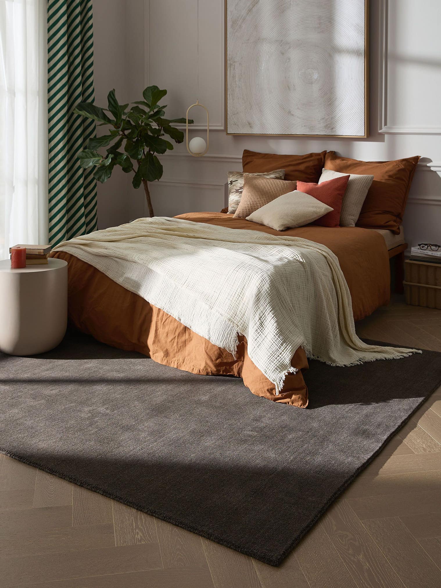 Teppich aus 100% Wolle in Grau mit 11 bis 20 mm hohem Flor von benuta Pure
