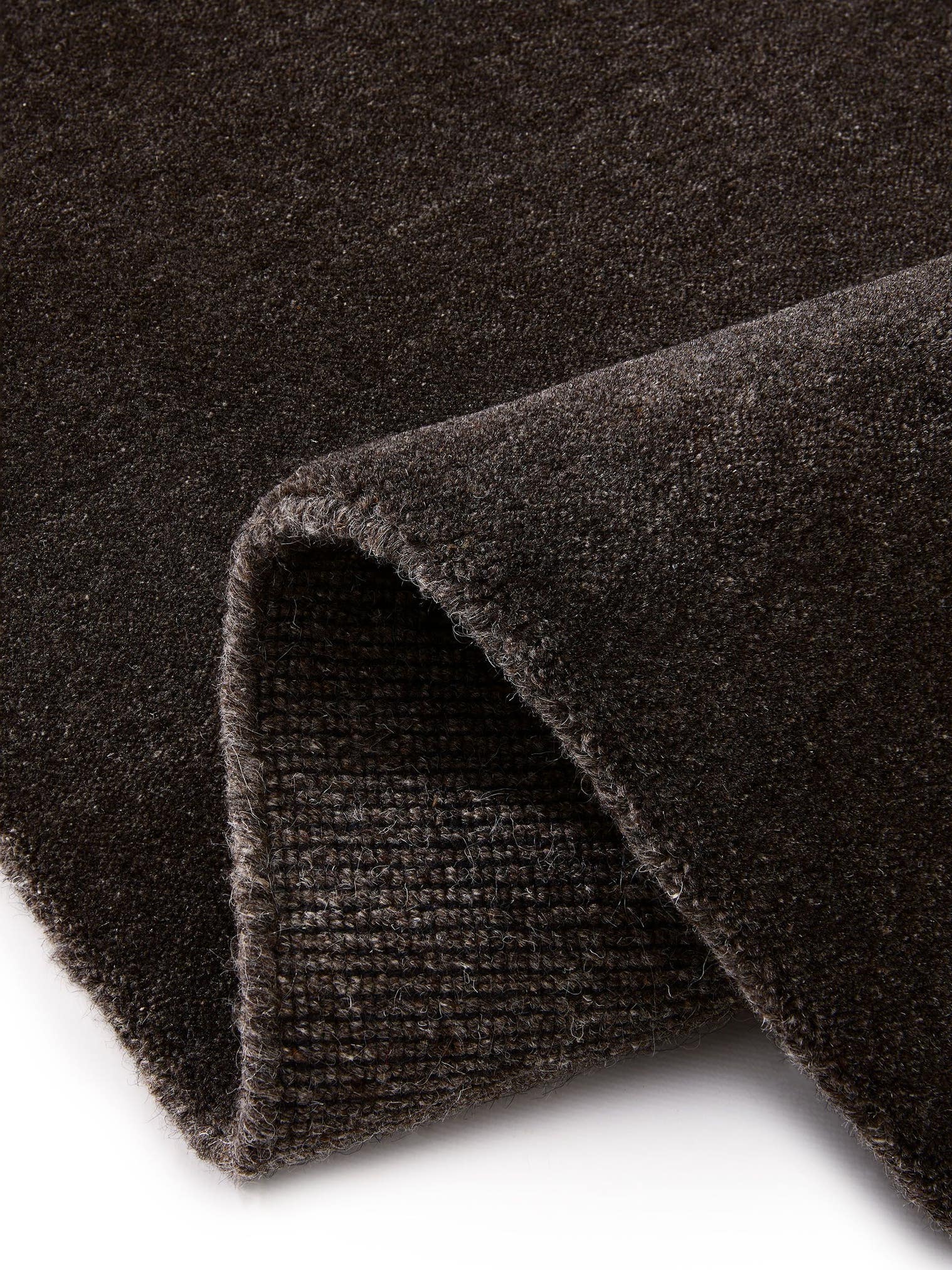Teppich aus 100% Wolle in Grau mit 11 bis 20 mm hohem Flor von benuta Pure