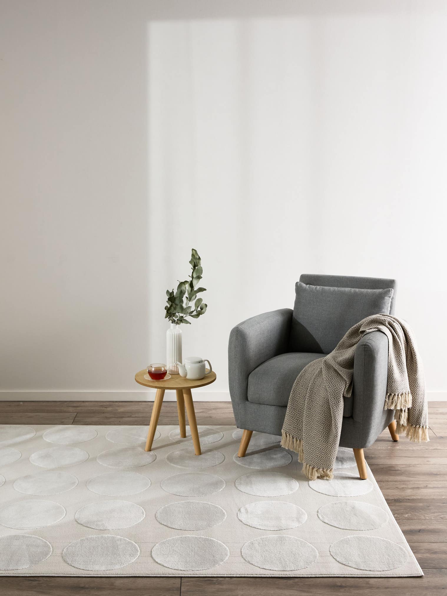 Teppich aus 60% Polyester, 40% Polypropylen in Weiß mit 6 bis 10 mm hohem Flor von benuta Basic