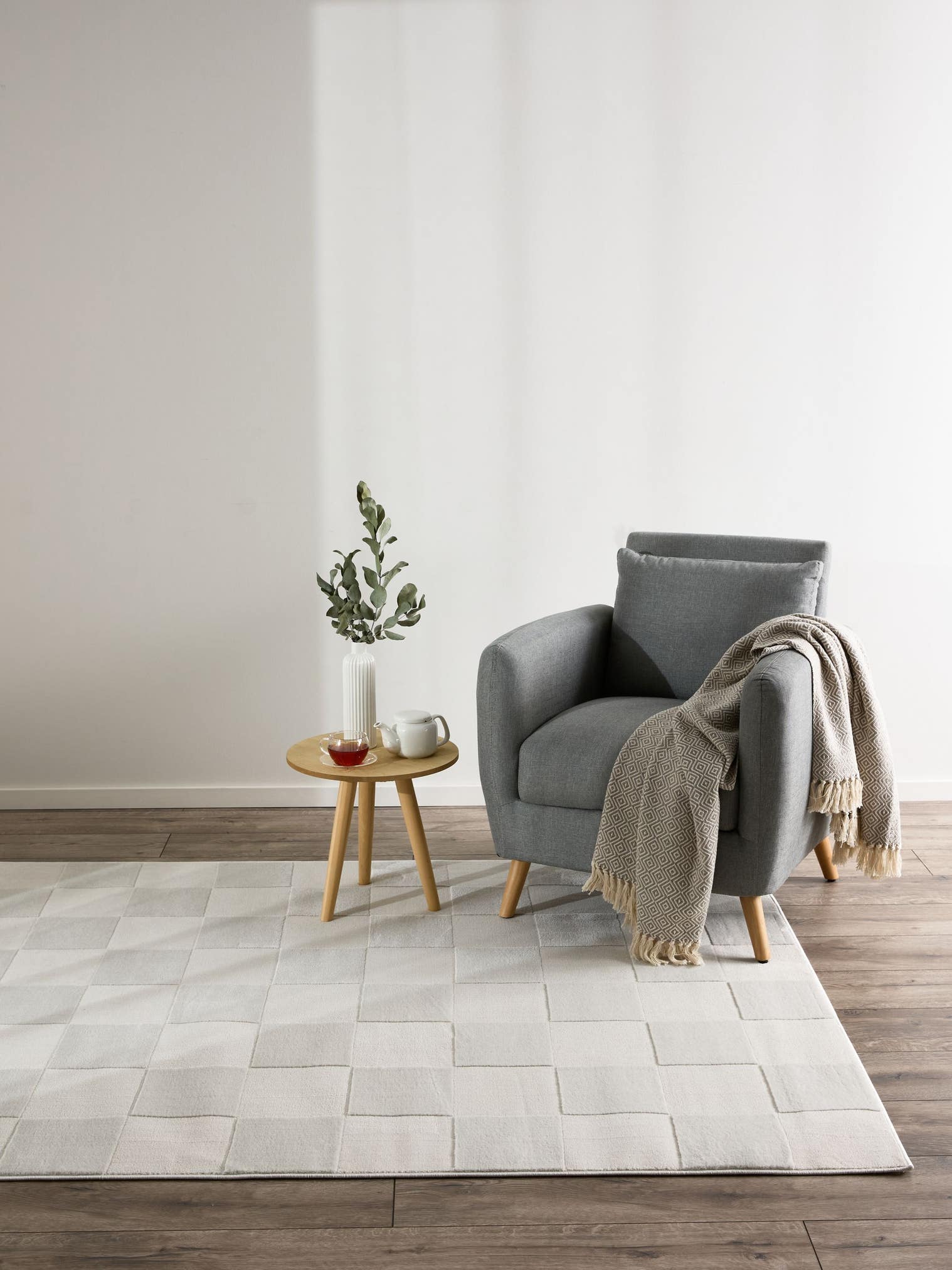 Rug made of 60% Polyester, 40% Polypropylene in White with a 6 - 10 mm high pile by benuta Basic