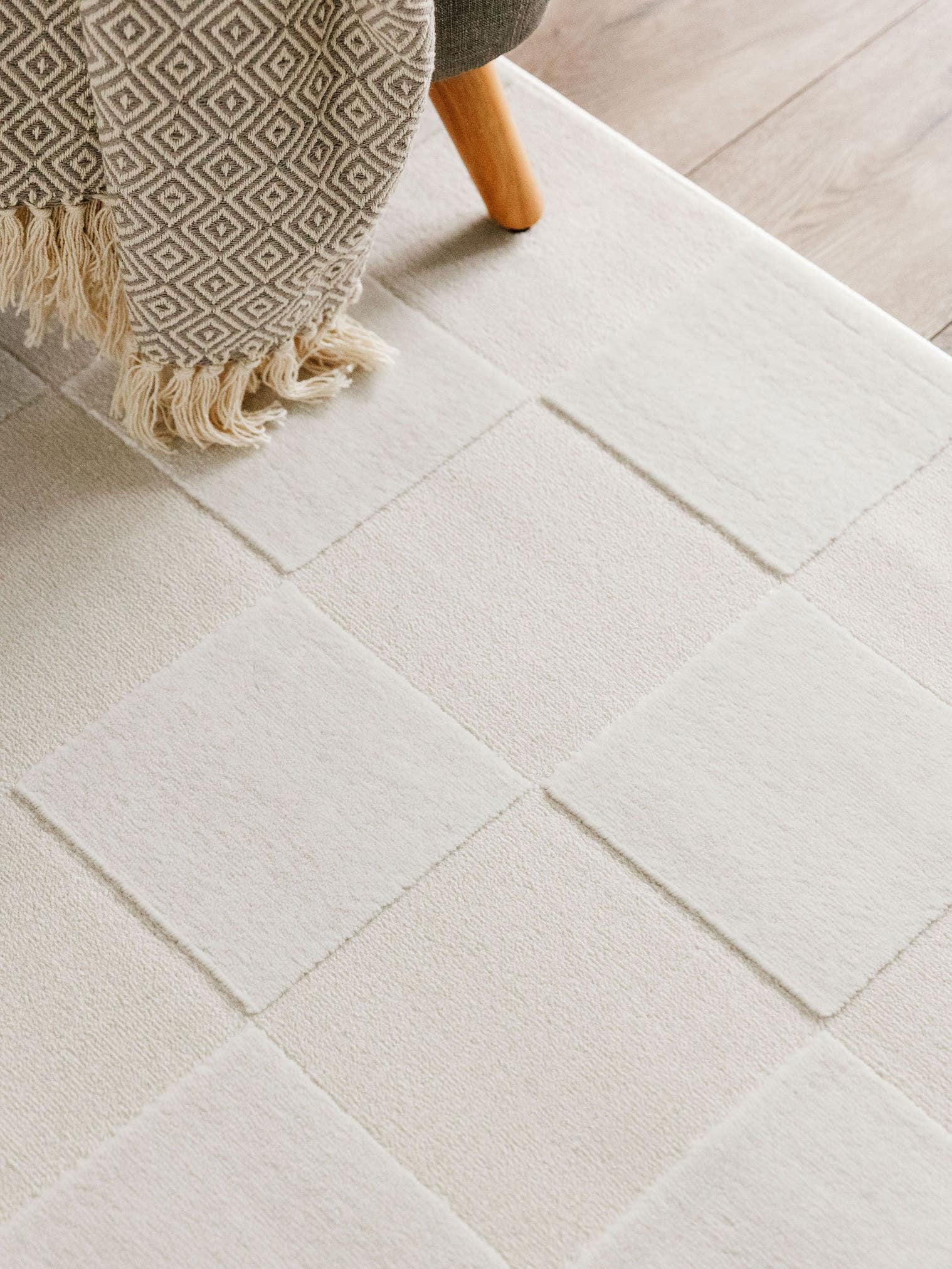 Rug made of 60% Polyester, 40% Polypropylene in White with a 6 - 10 mm high pile by benuta Basic