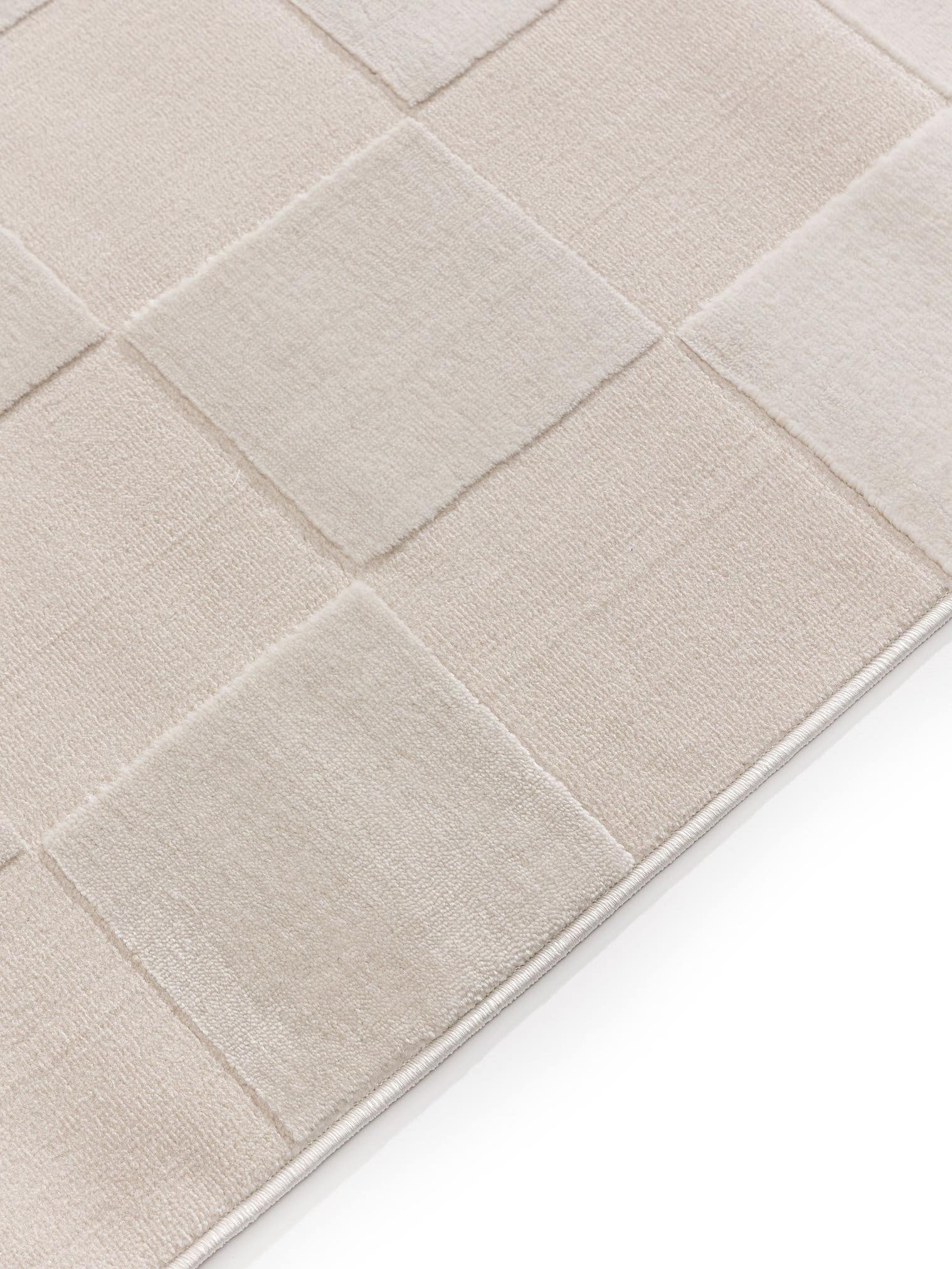 Rug made of 60% Polyester, 40% Polypropylene in White with a 6 - 10 mm high pile by benuta Basic
