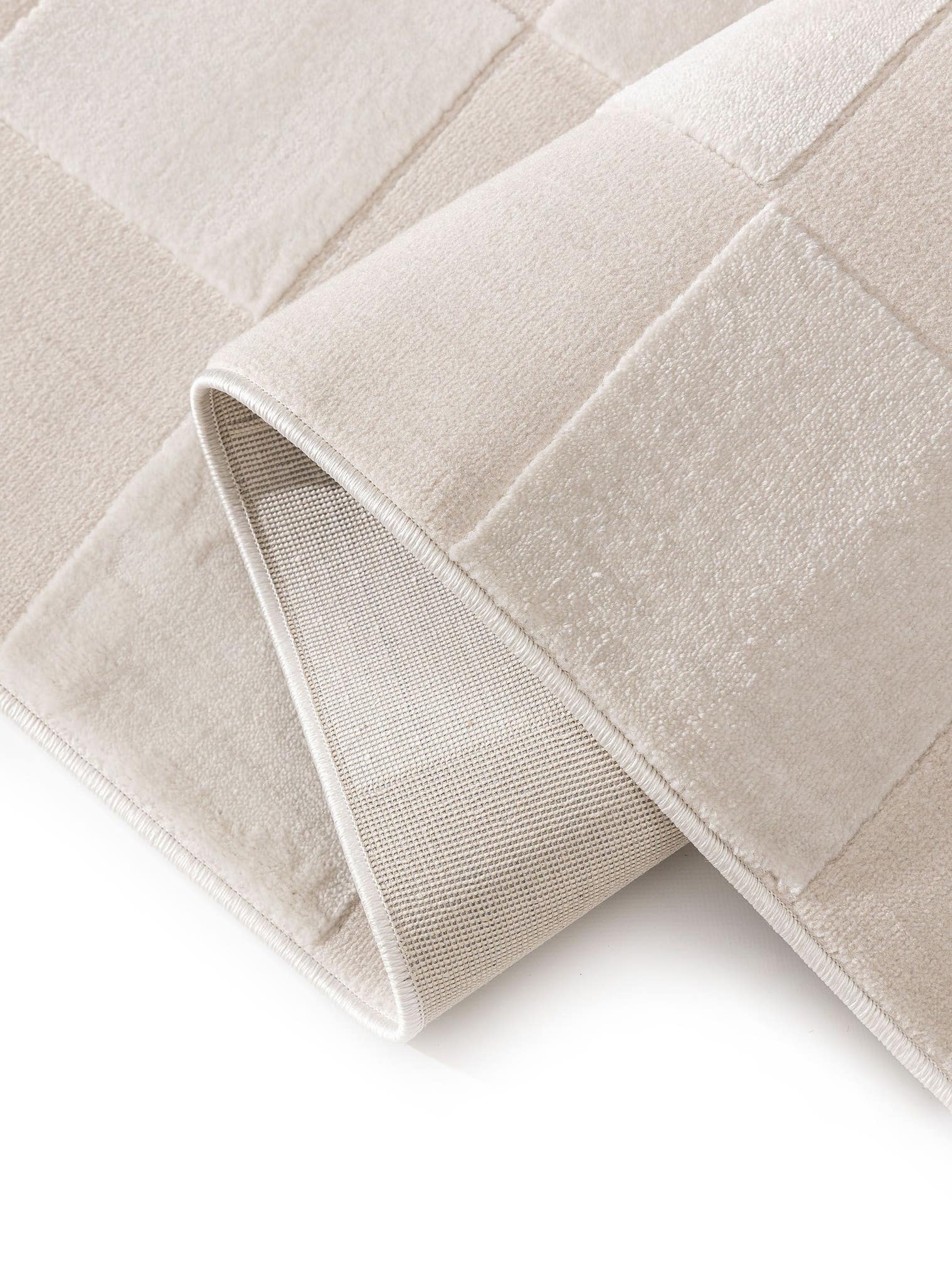 Rug made of 60% Polyester, 40% Polypropylene in White with a 6 - 10 mm high pile by benuta Basic