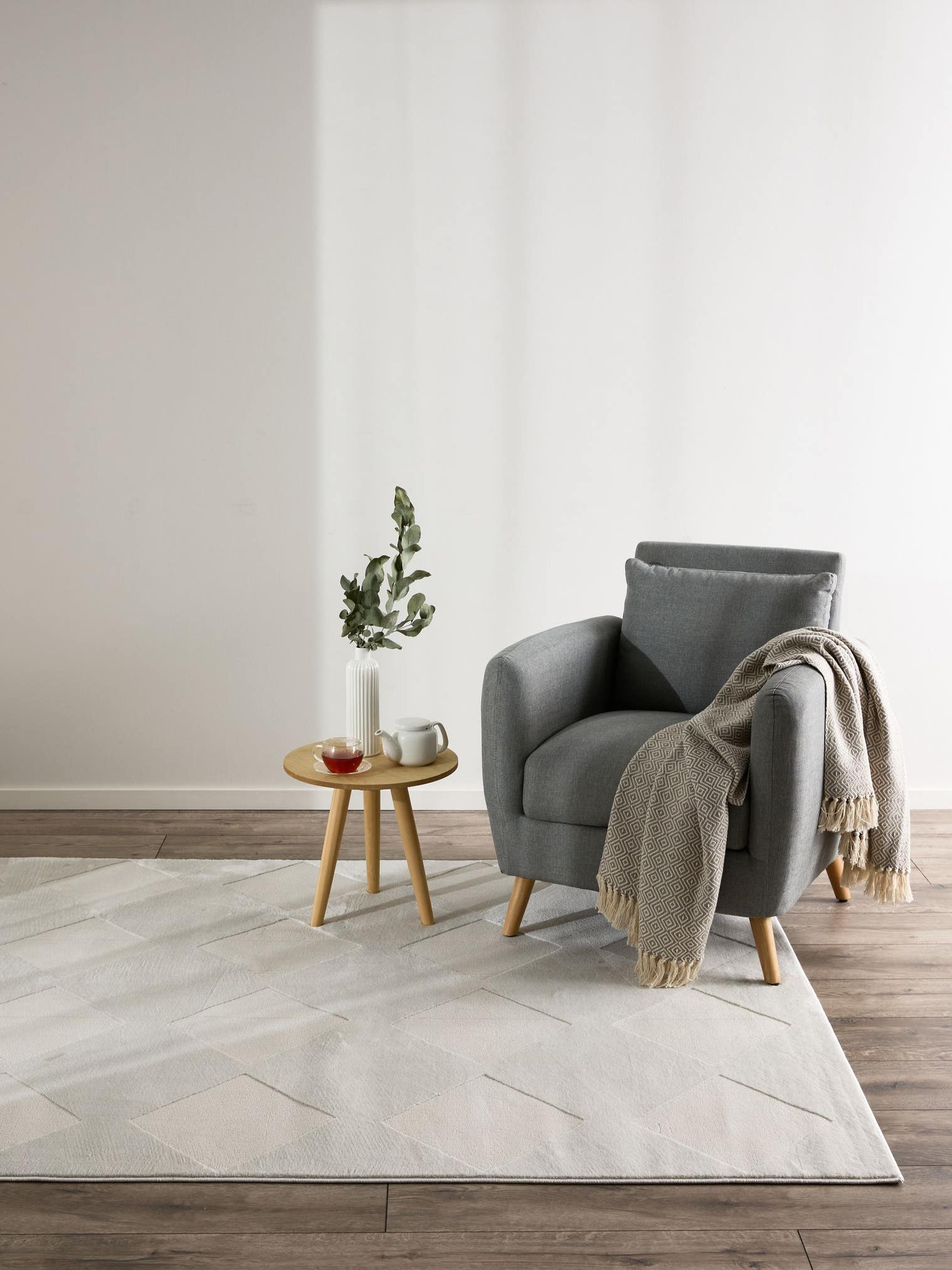Rug made of 60% Polyester, 40% Polypropylene in White with a 6 - 10 mm high pile by benuta Basic