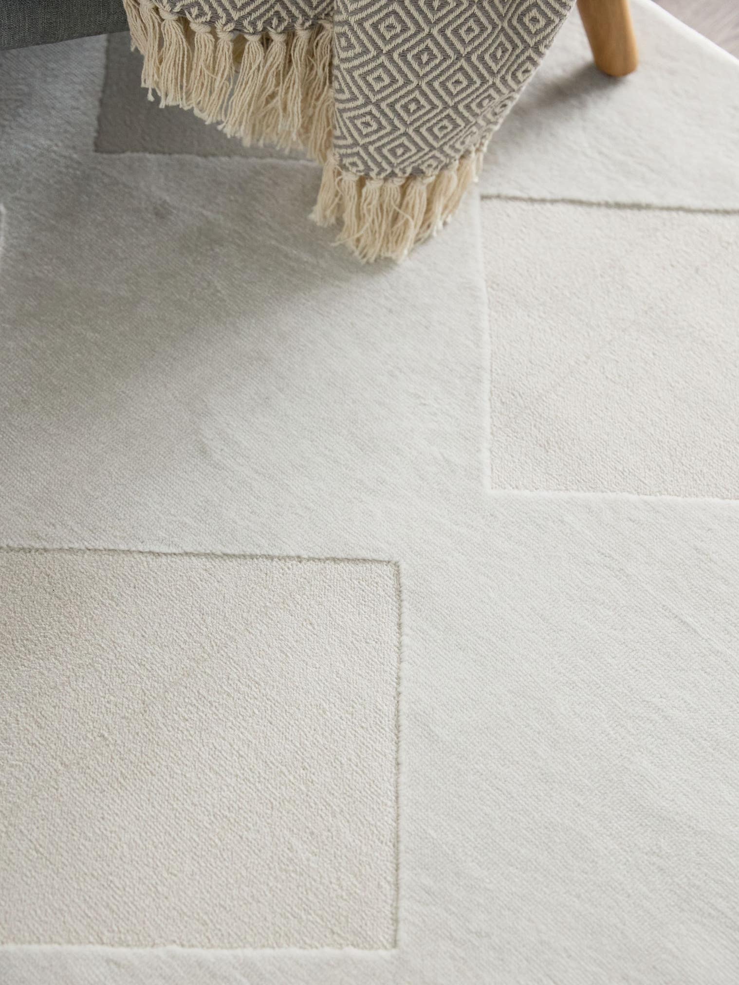 Rug made of 60% Polyester, 40% Polypropylene in White with a 6 - 10 mm high pile by benuta Basic