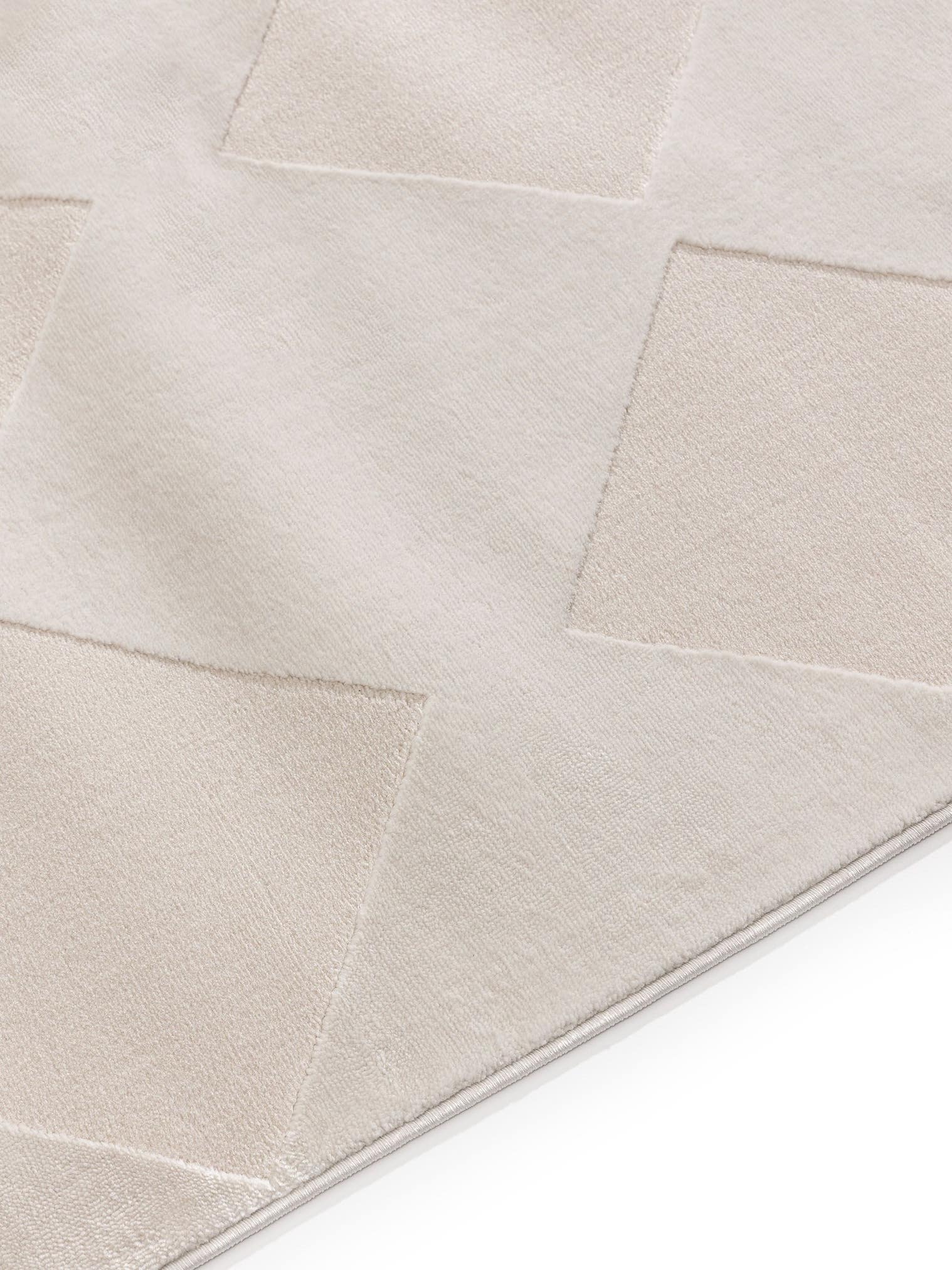Rug made of 60% Polyester, 40% Polypropylene in White with a 6 - 10 mm high pile by benuta Basic