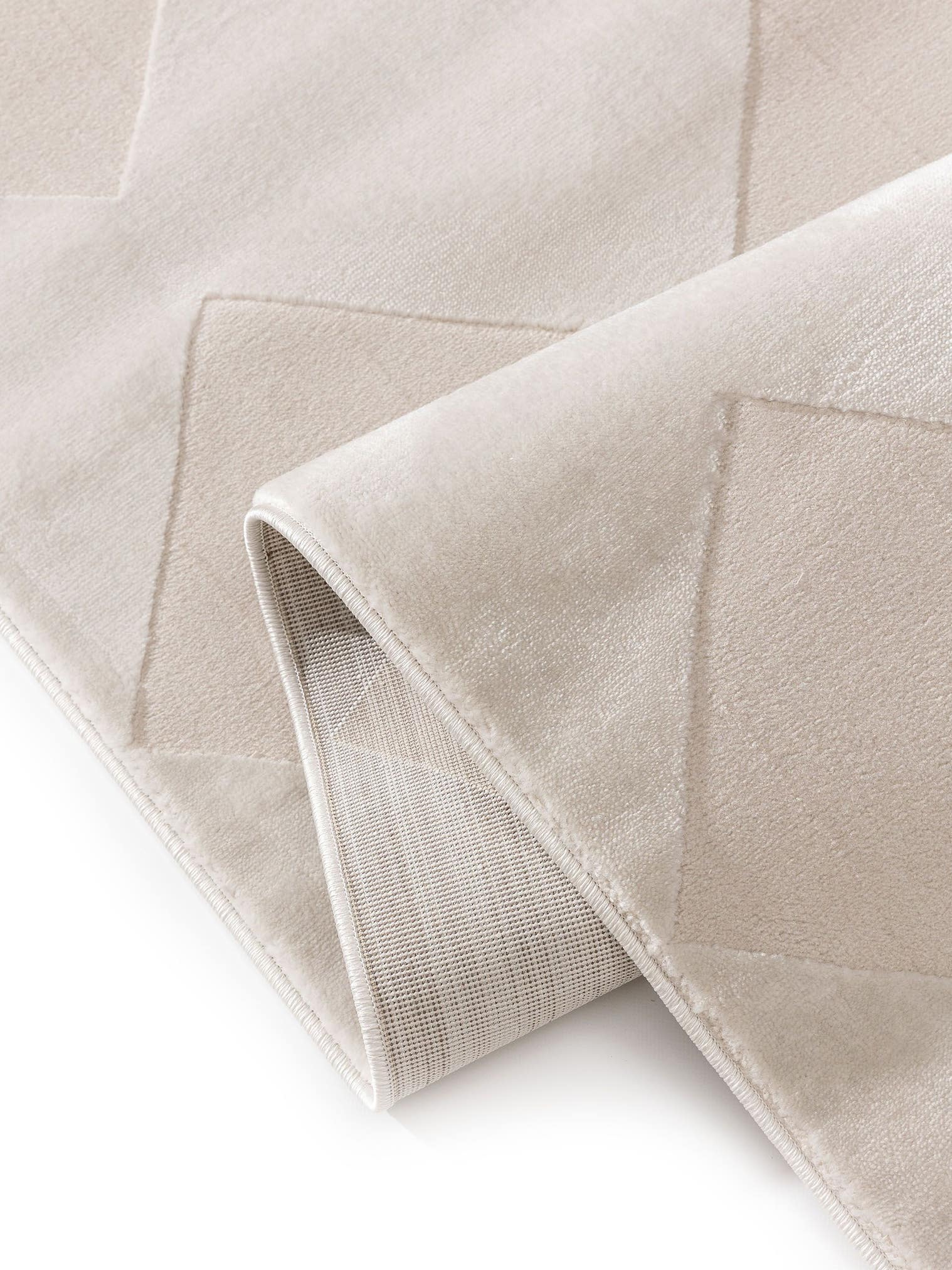 Rug made of 60% Polyester, 40% Polypropylene in White with a 6 - 10 mm high pile by benuta Basic