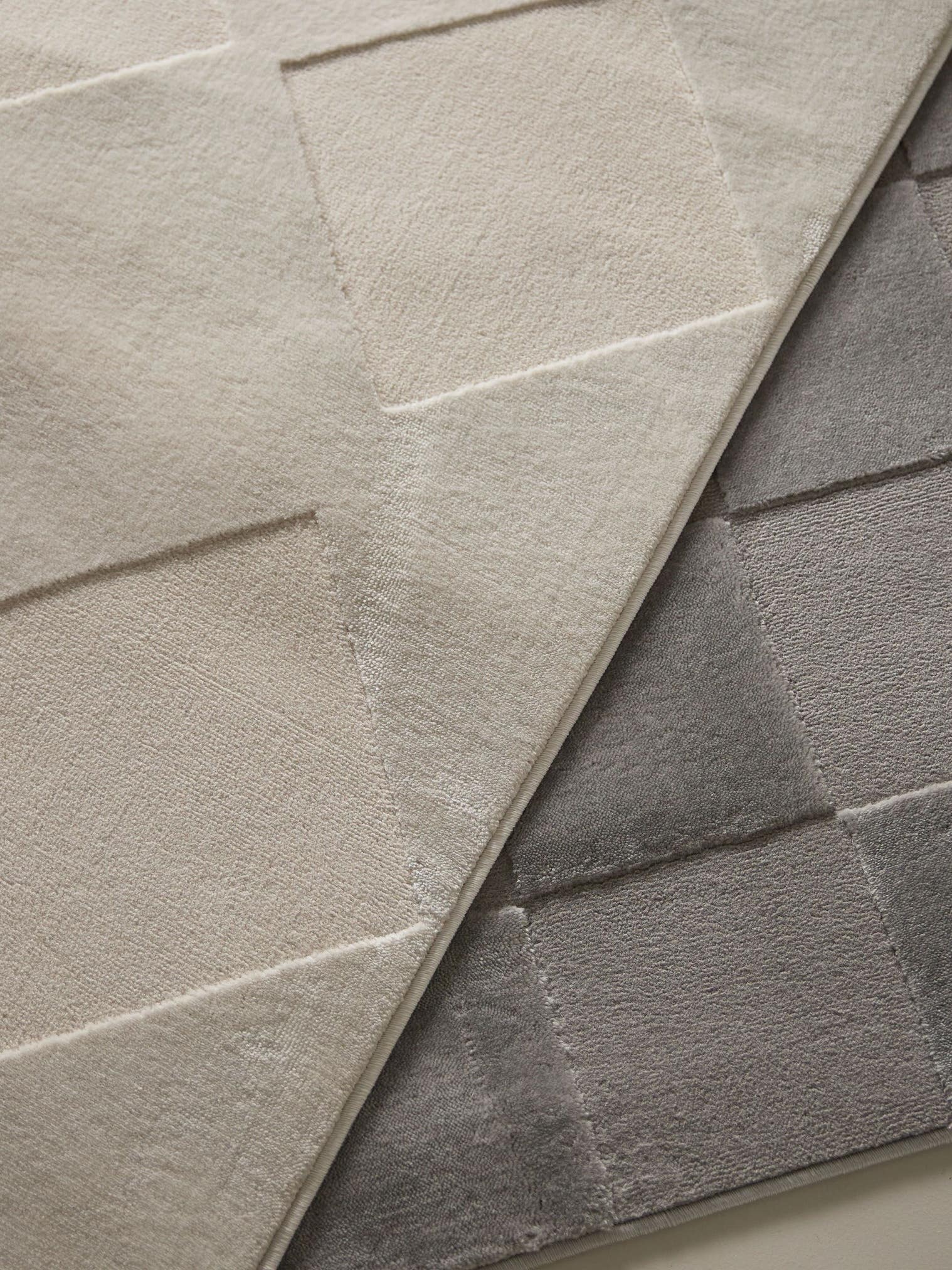 Rug made of 60% Polyester, 40% Polypropylene in White with a 6 - 10 mm high pile by benuta Basic