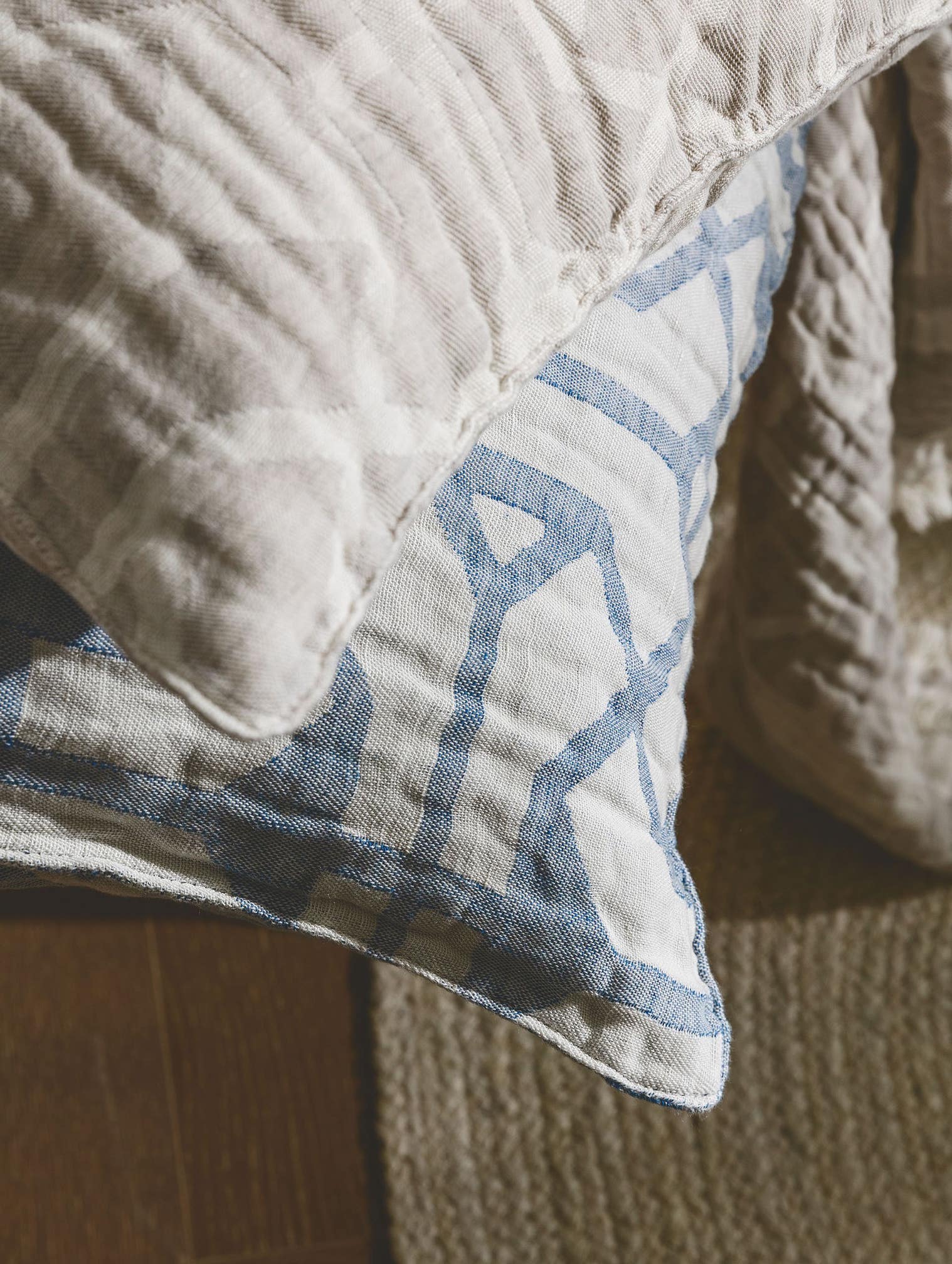 Kissenbezug aus Leinen-Mix Sabine Blau im Design Geometrisch aus 60% Baumwolle, 40% Leinen von benuta Pure